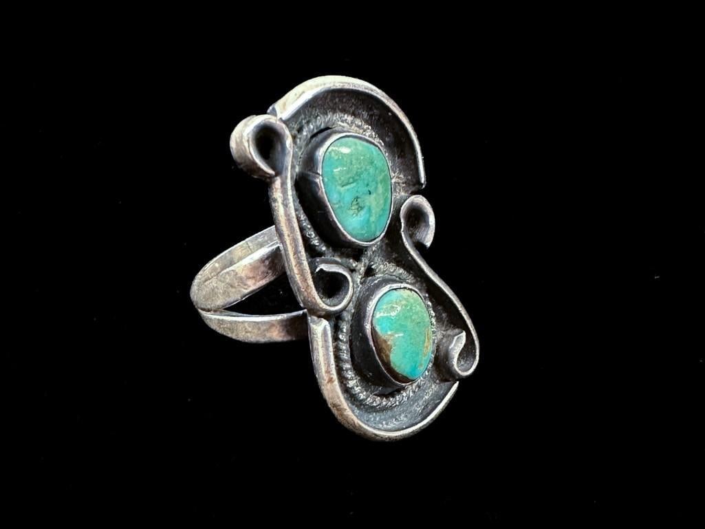 Vintage Turquoise and Silver Ring Size 8 (1 of 3)