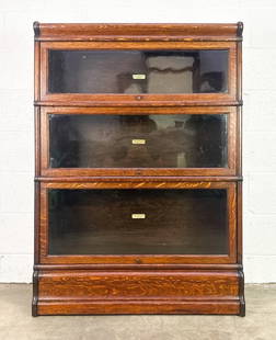 Antique Globe-Wernicke Wooden Lawyer Barrister Bookcase: Three modular shelves with glass covers. Label on each on piece interior wall. Label reads "The Globe-Wernicke Co. Ltd. Office &amp; Library Furnishers London".  Condition: Good. Some minor surface we