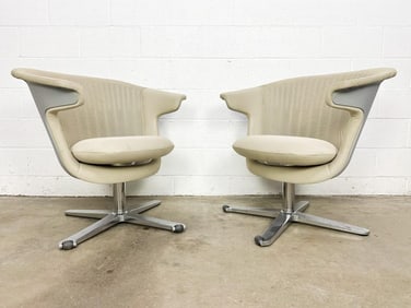 Pair Steelcase i2i Swivel Collaborative Chairs