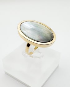 14K Yellow Gold Mother Of Pearl Ring, Size 8