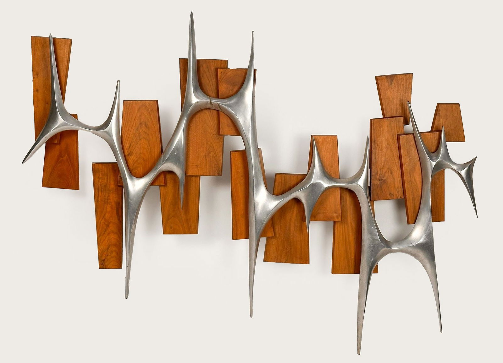 Attributed to Val Welman (1921-2013) Aluminum Modernist Sculpture: Classic Midcentury Modern sculpture by renowned artist Val Welman. Solid cast aluminum abstract atop a geometric wood background. No signature. Dimensions: Sculpture is approx. 46 in H x 68 in W