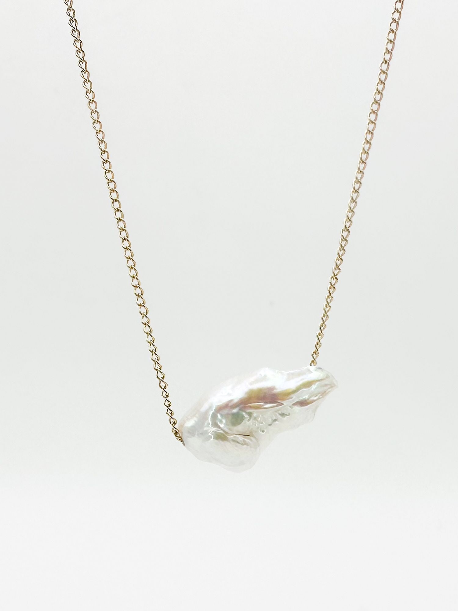 Melissa Joy Manning 14K Gold Baroque Pearl Pendant Necklace: Melissa Joy Manning necklace featuring a 14K gold chain and a baroque pearl pendant. Chain is adjustable to 18 or 20 inches. Pearl is 5/8" wide. Total weight: 2.4 grams.