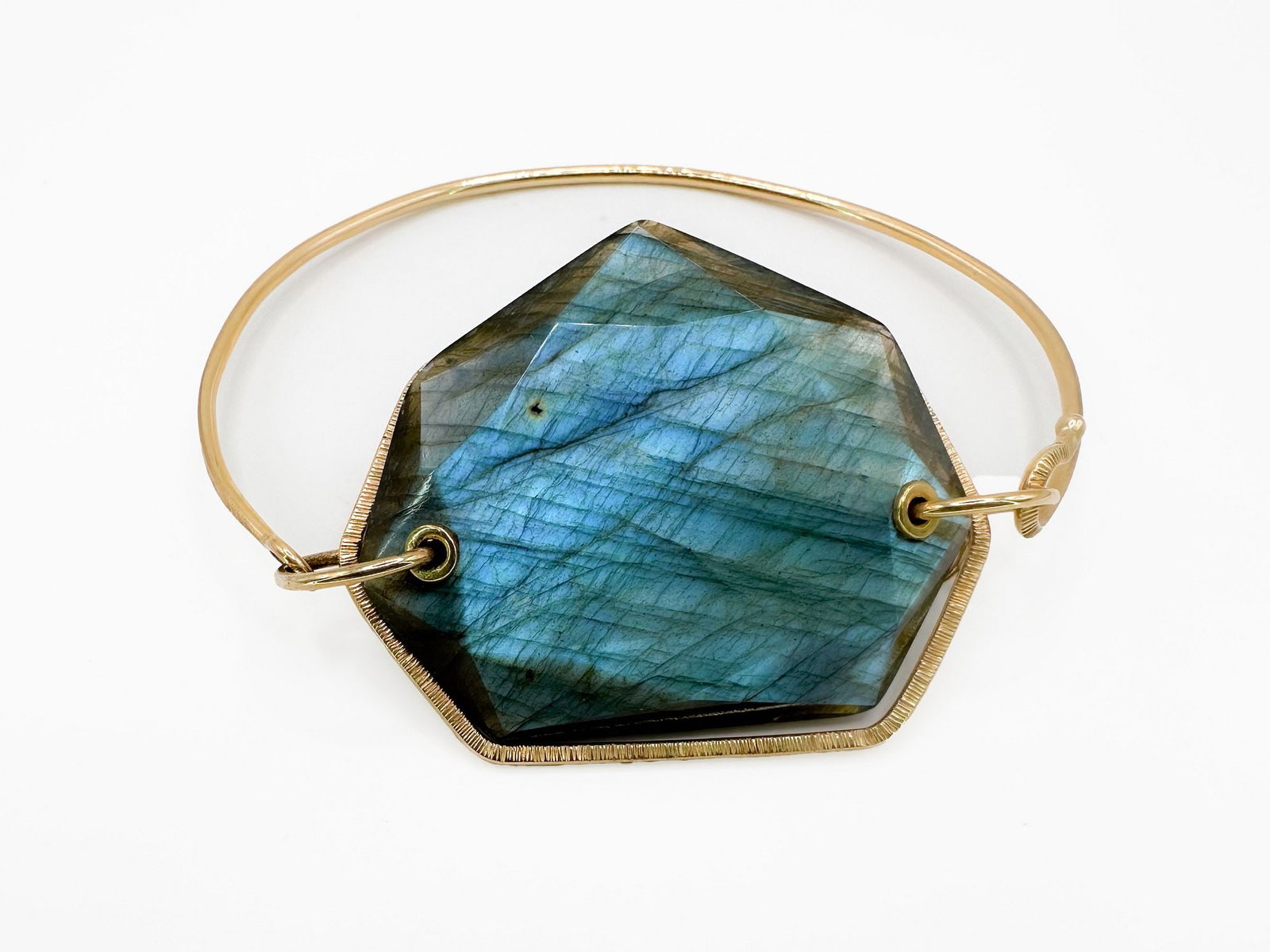 Jamie Joseph 14K Gold Labradorite Bracelet: Jamie Joseph 14K gold bangle featuring a large, faceted labradorite stone. Stone measures approximately 1.5 x 1.25 inches. Interior circumference is approximately 6 inches. Total weight: 15.8 grams.