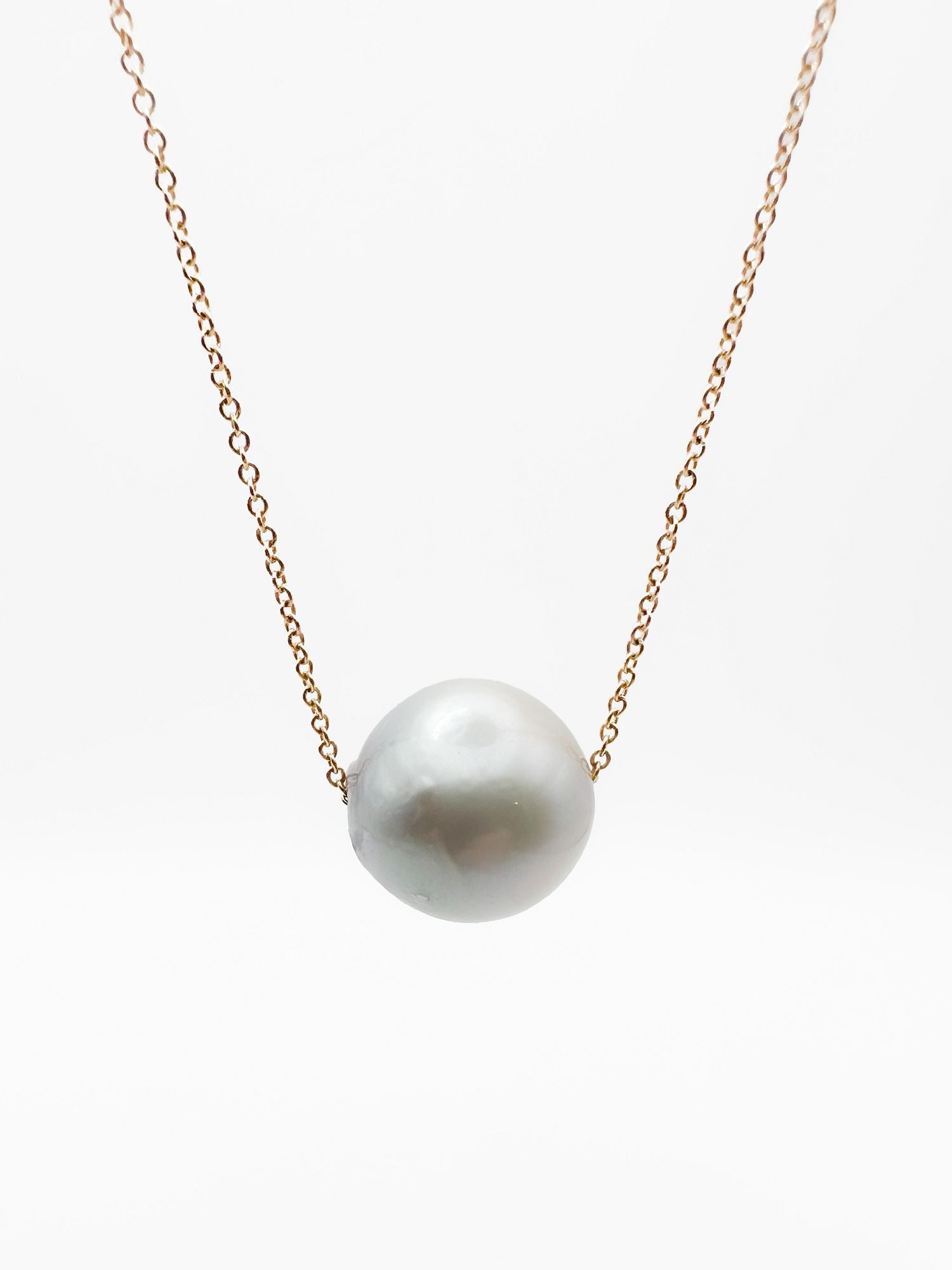 Jamie Joseph 14K Gold & Pearl Pendant Necklace: Jamie Joseph 14K yellow gold pendant necklace featuring a single baroque pearl. Lobster claw clasp. 17 inches long. 5.1 grams.