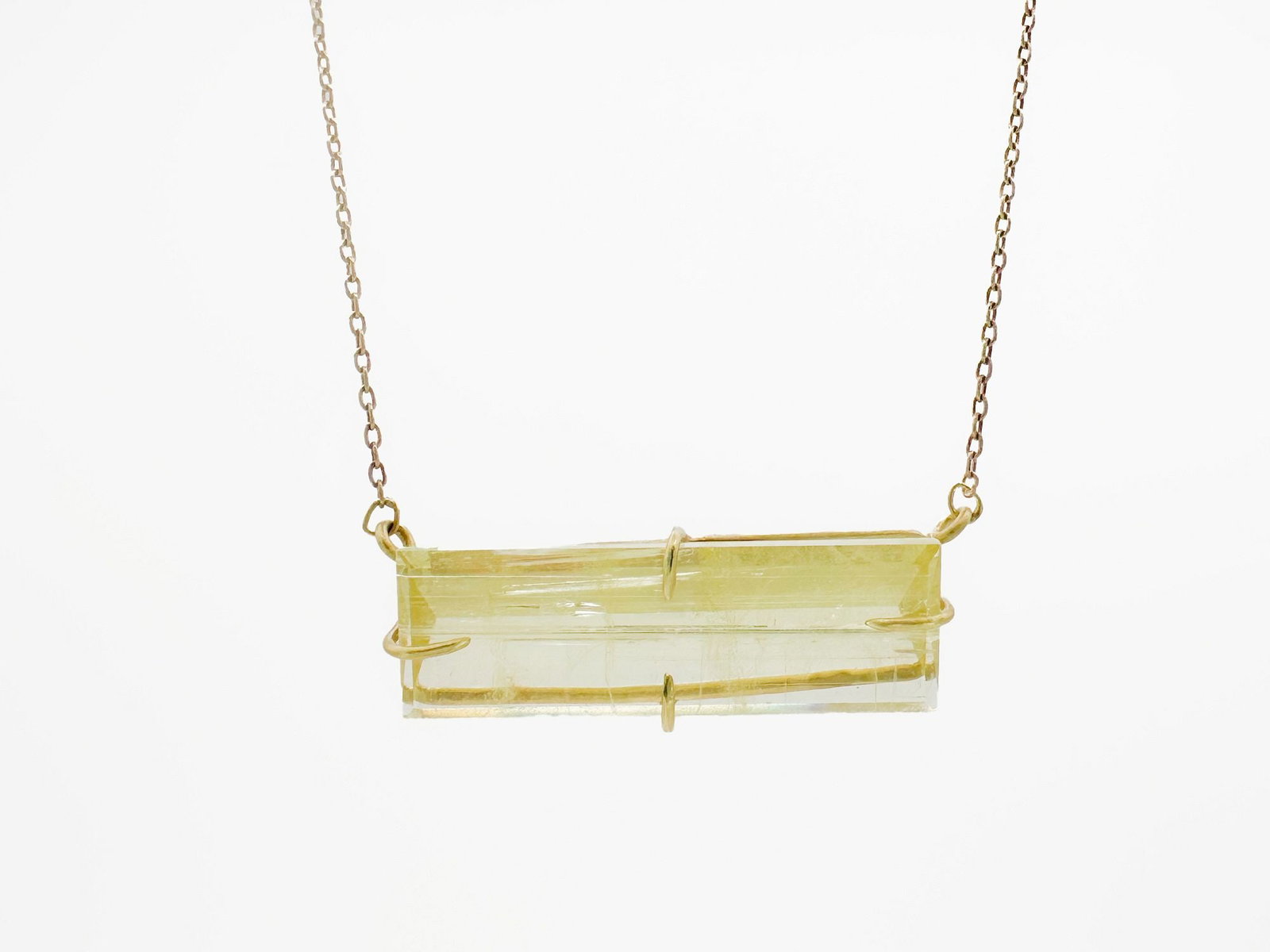 18K Gold & Citrine Bar Pendant Necklace: 18K gold necklace featuring a rectangular citrine bar pendant. The chain measures 17 inches, and the pendant is approximately 1 inch wide. Total weight: 3.5 grams.