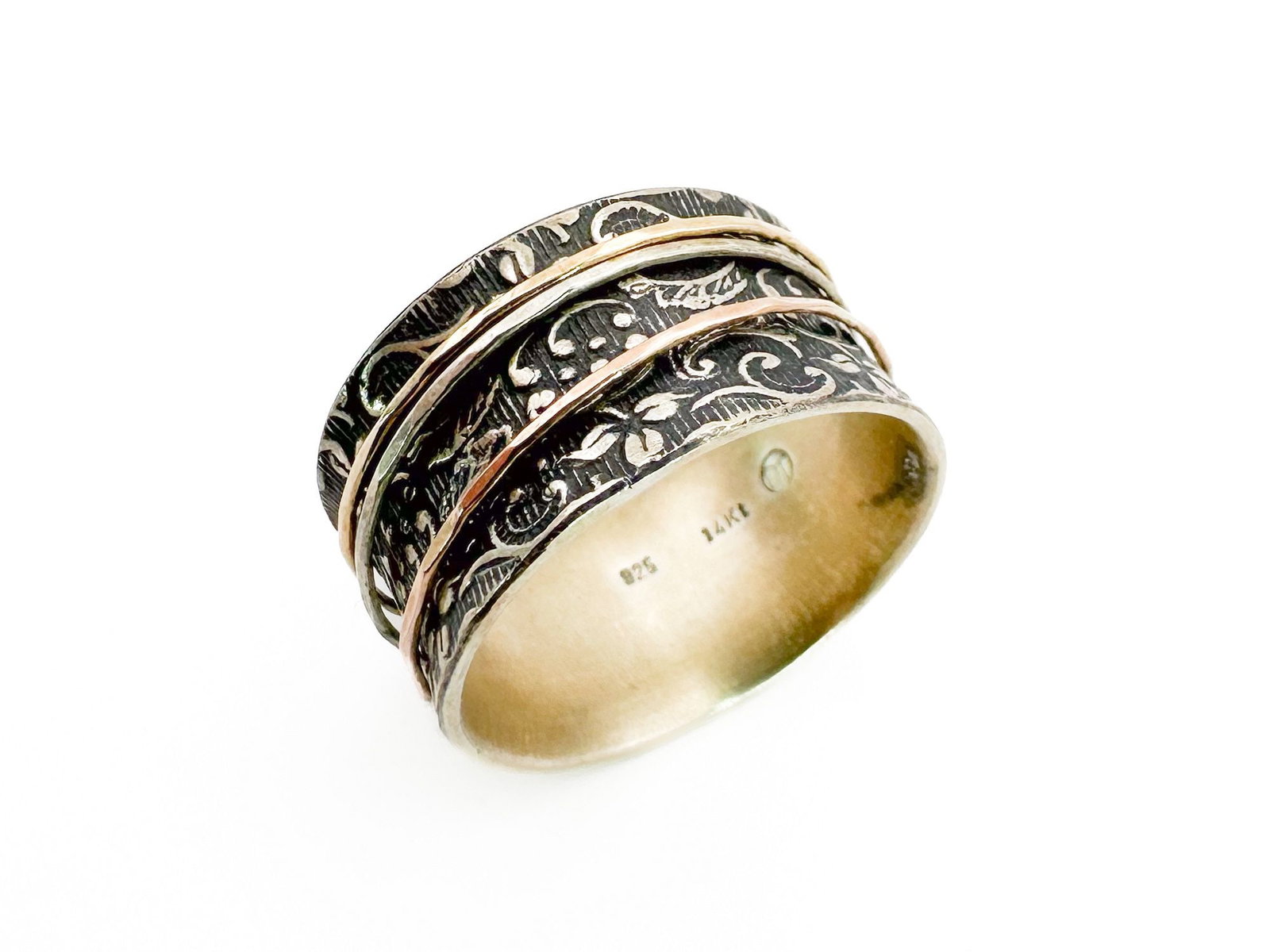 David Tishbi Sterling & 14K Gold Spinner Ring: David Tishbi sterling silver band ring with tri-color 14K gold spinner bands. Paisley design. Marked 925 and 14K. Size 9. 8.5 grams.