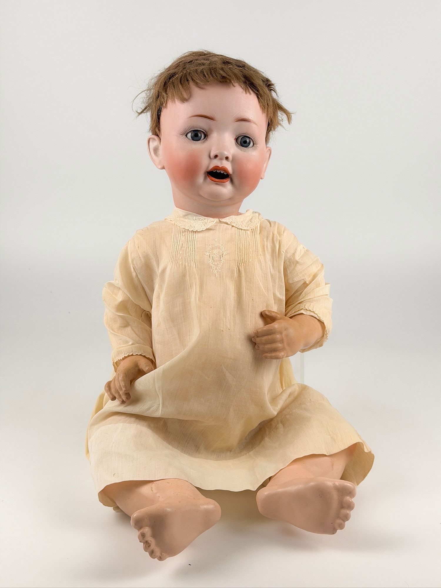 Antique German Kestner Bisque Head Doll: Bisque porcelain head with articulated joints. Arms and legs made of papier-mâché. Cotton clothes. Made in Germany. Engraved on the back of the neck. Approximately 25 in H x 11 in W x 6.5