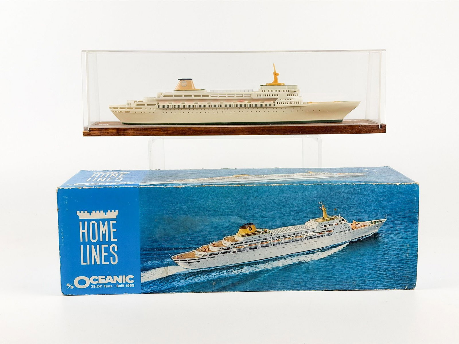 Home Lines Oceanic Model Ship with Box (1 of 8)