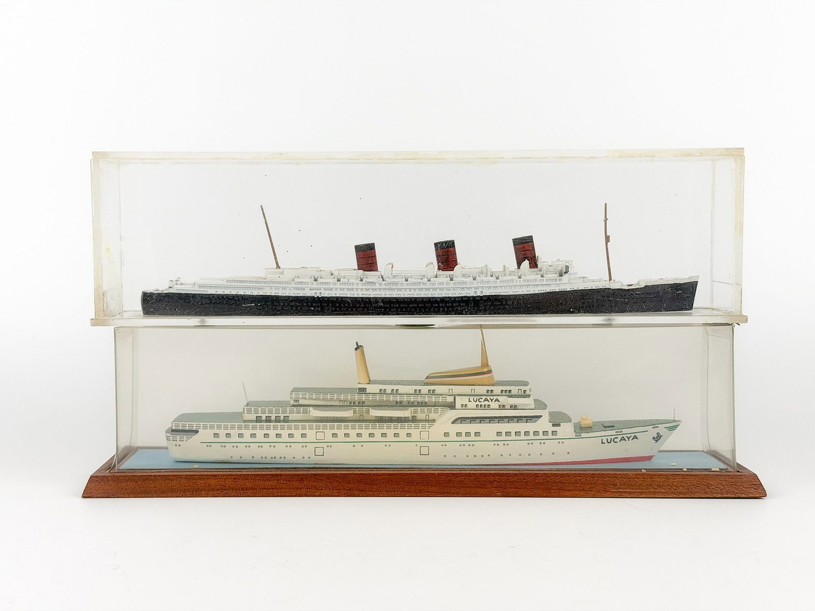 Lot of 2 Miniature Model Ships, Lucaya and RMS Queen Mary (1 of 8)