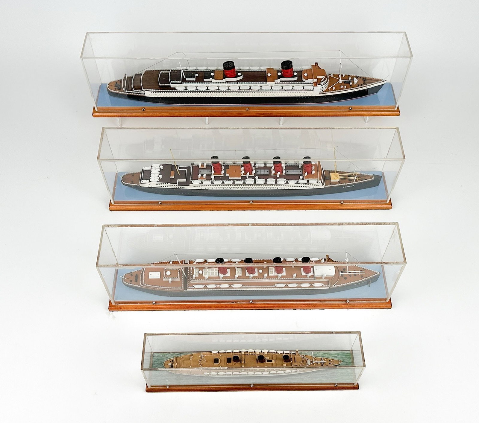 Lot of 4 Queen Mary, Aquitania, Mauretania & Queen Elizabeth Cunard Line Model Ships (1 of 8)