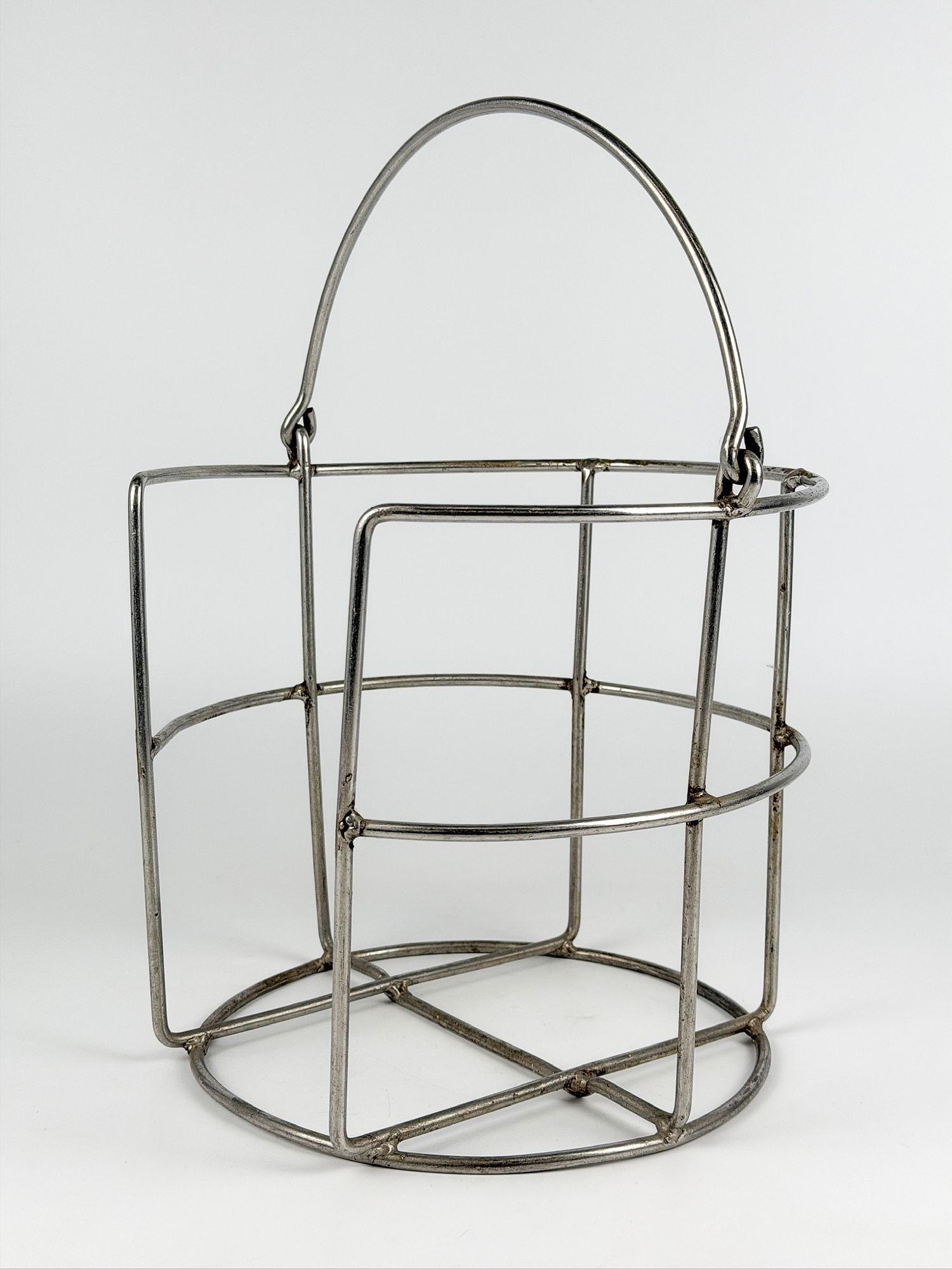 SS United States Metal Galley Rack for 9.5 in Dinner Plates: Metal galley rack for hanging 9.5 in dinner plates to sway with the ship and prevent slipping in high seas. Dimensions: Approx. 16 in H x 12.5 in W x 10.5 in D. Weighs approximately 2 lbs 12 oz.