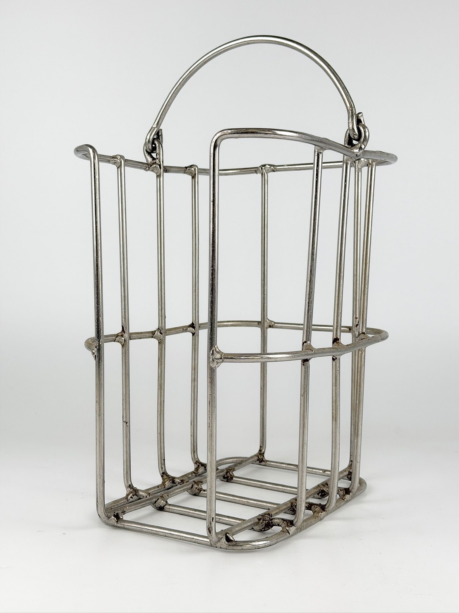 SS United States Metal Galley Rack for 10 in Celery Plates: Metal galley rack for 10 in celery plates. Dimensions: Approx. 15 in H x 8.25 in W x 10 in D. Weighs approximately 3 lbs 10 oz.