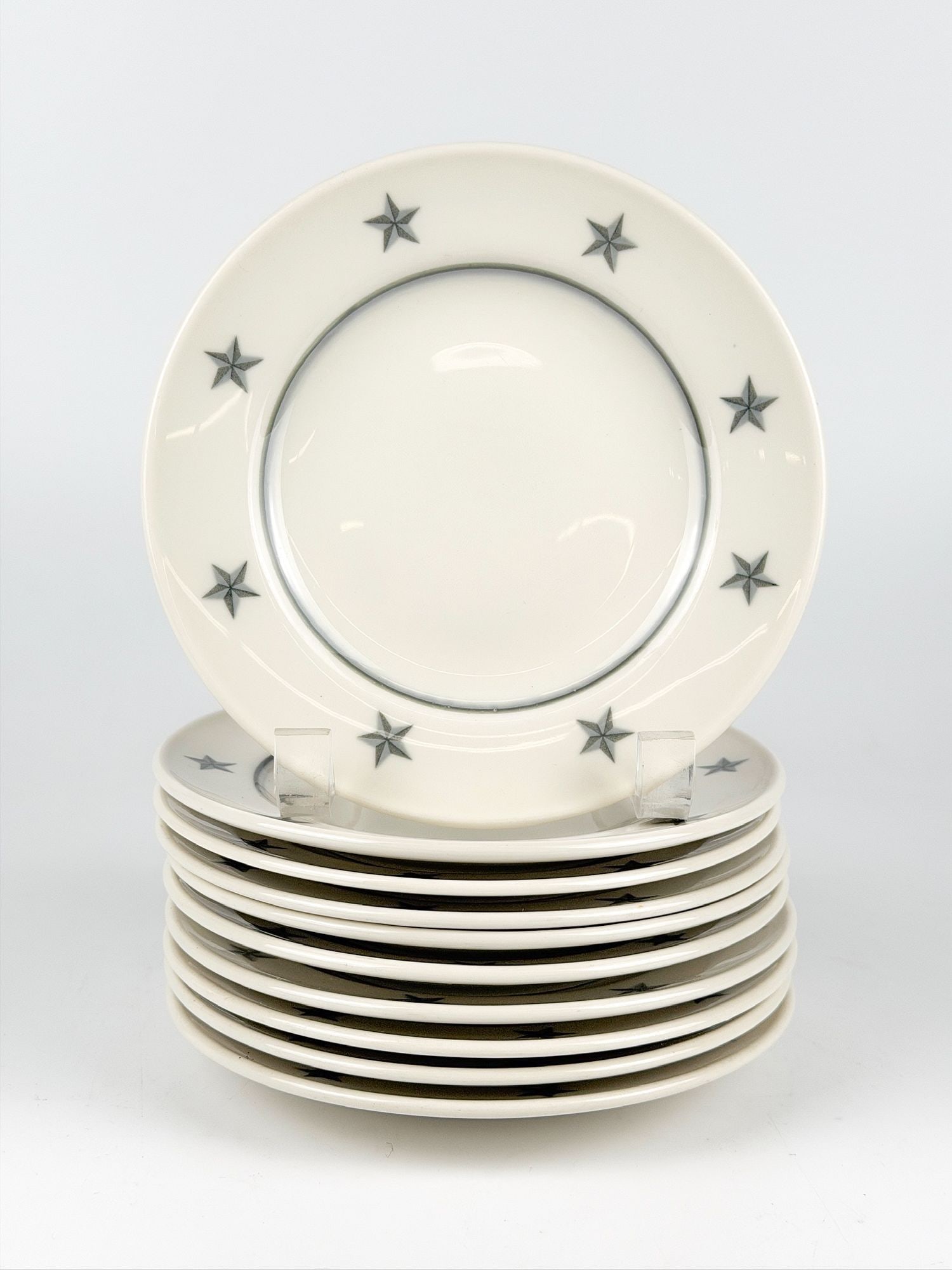 SS United States Bread Plates 6.5 Inch Star Pattern, Made by Mayer China (10): Ten bread plates, 6.5 in diameter, made by Mayer China for United States Lines. Total weight is approximately 4 lbs 11 oz.