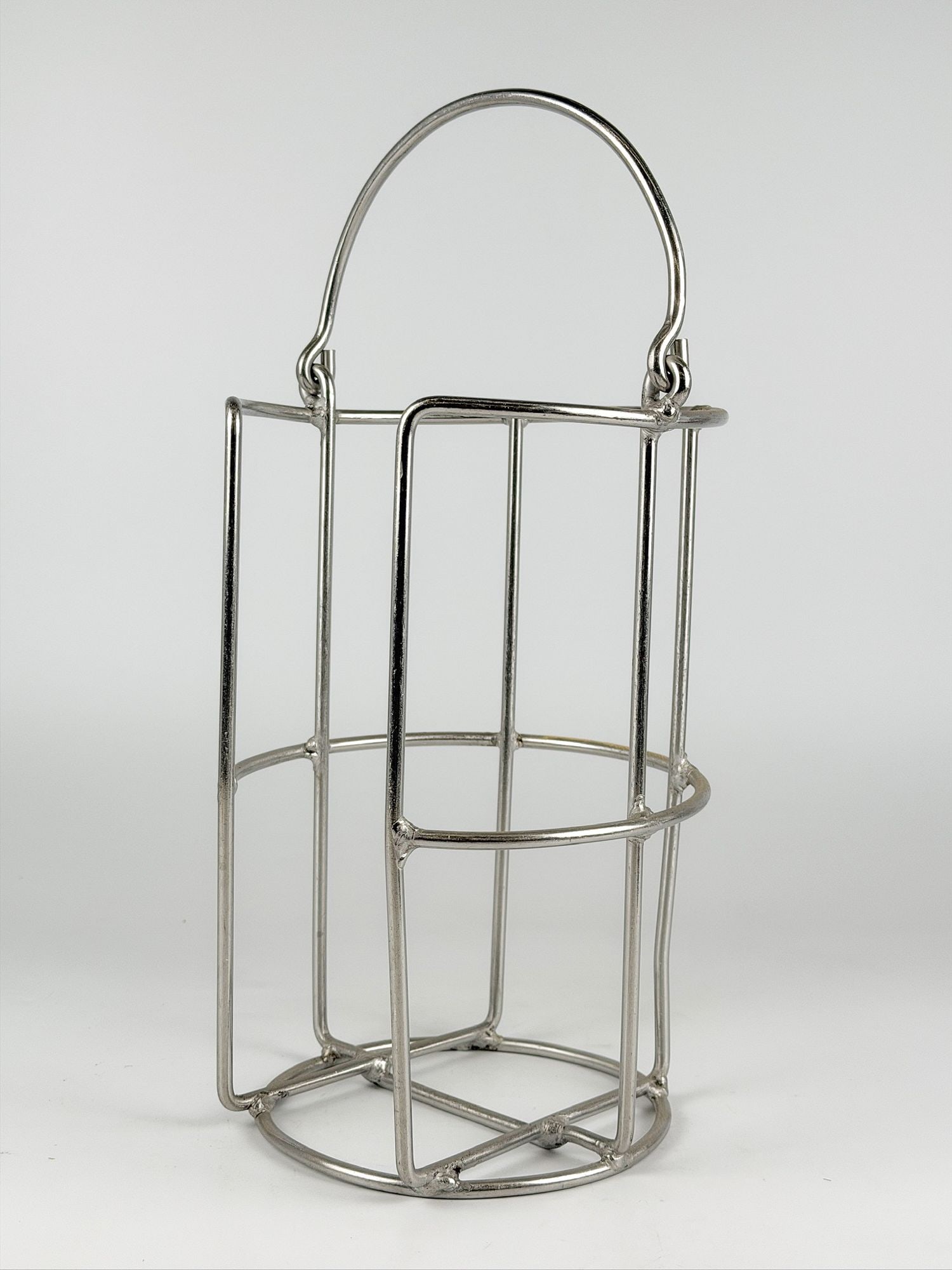 SS United States Metal Galley Rack 7.75 in Diameter Rim: Metal galley rack, 7.75 in rim diameter. Dimensions: Approx. 16 in H x 8.5 in W x 7.75 in D. Weighs approximately 2 lbs 5 oz.