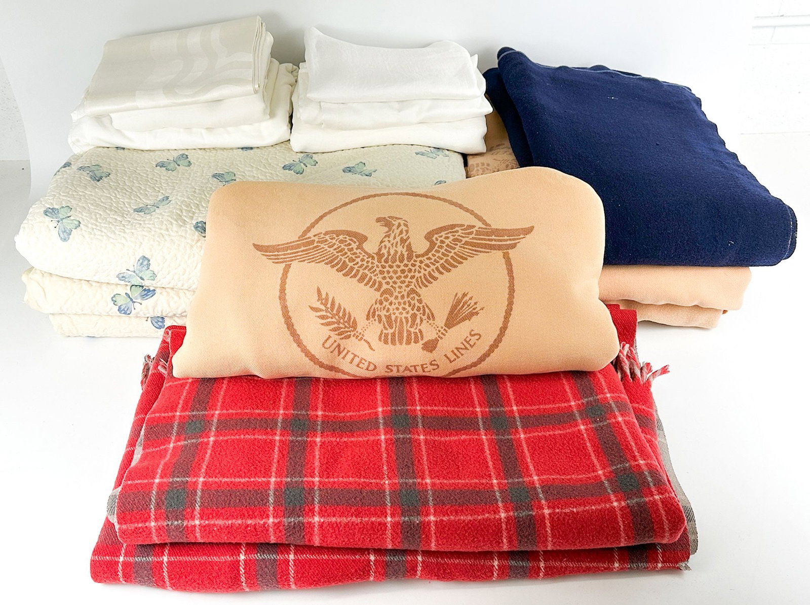 SS United States Group of 16 Assorted Blankets, Sheets & Linens (1 of 4)