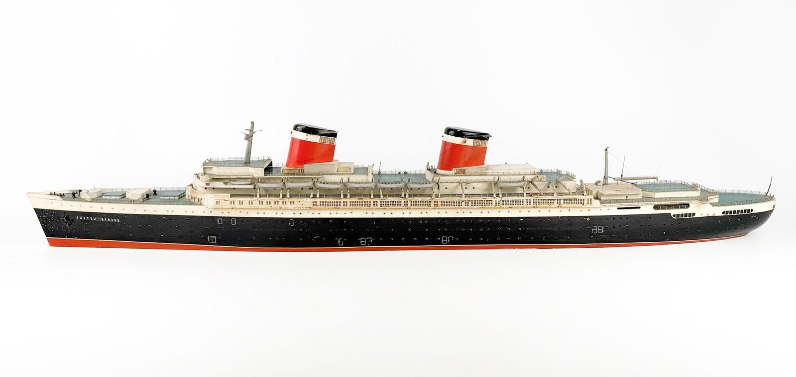 SS United States Vintage Travel Agent Ship Model (1 of 6)