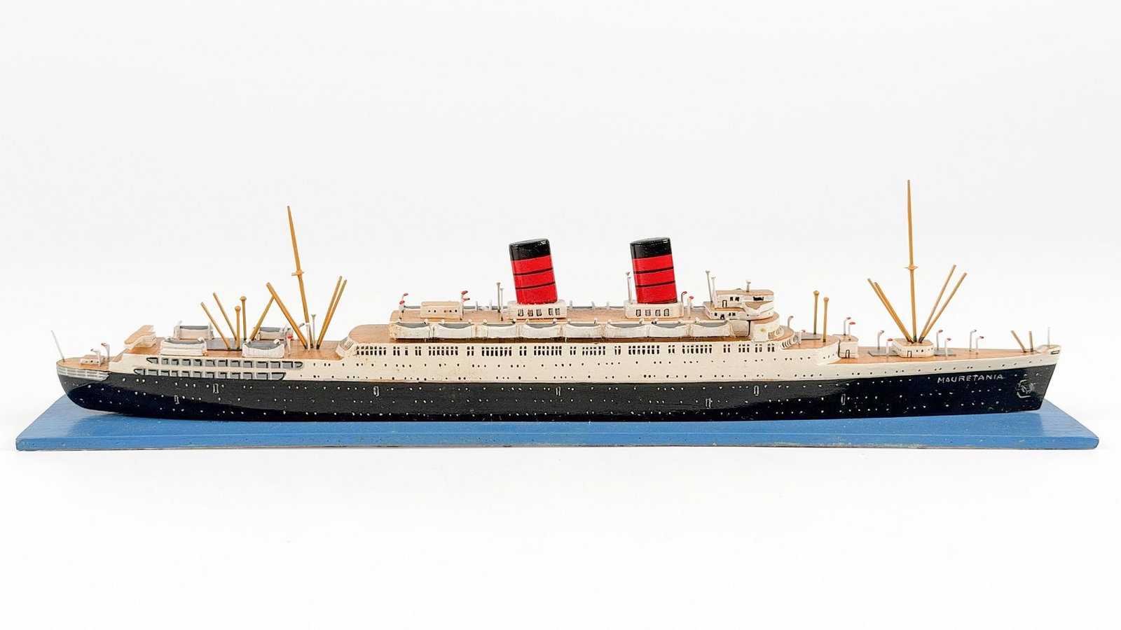 RMS Mauretania Riwag Wood & Metal Model on Painted Base (1 of 5)
