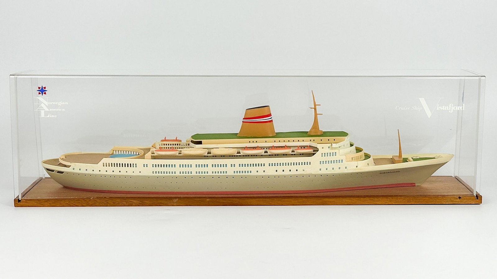 MS Vistafjord Plastic Waterline Travel Agent Display Model (Norwegian America Line) (1 of 8)