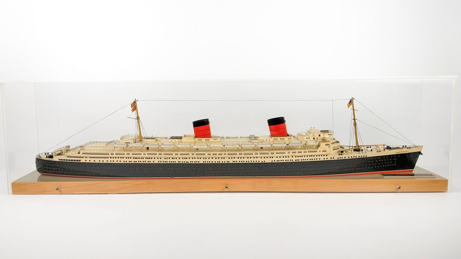 RMS Queen Elizabeth Waterline Model in Plexiglass Case (1 of 5)