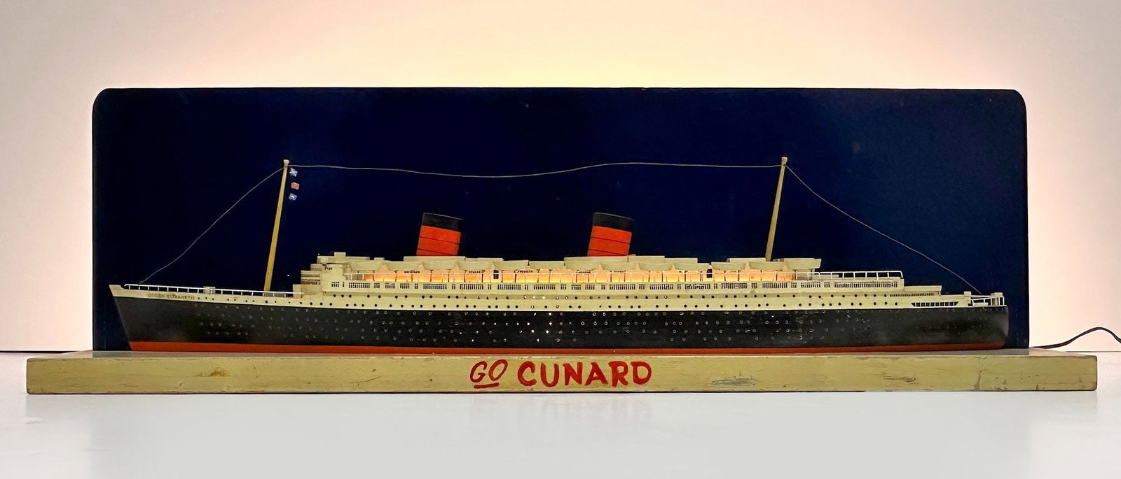 RMS Queen Elizabeth Lighted Cunard Line Travel Agent Model Ship Sign (1 of 8)