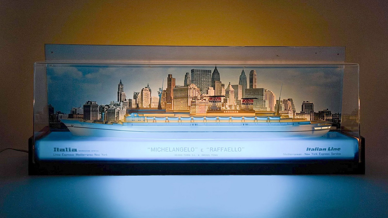 Michelangelo e Raffello Italian Line Light Up Model Ship