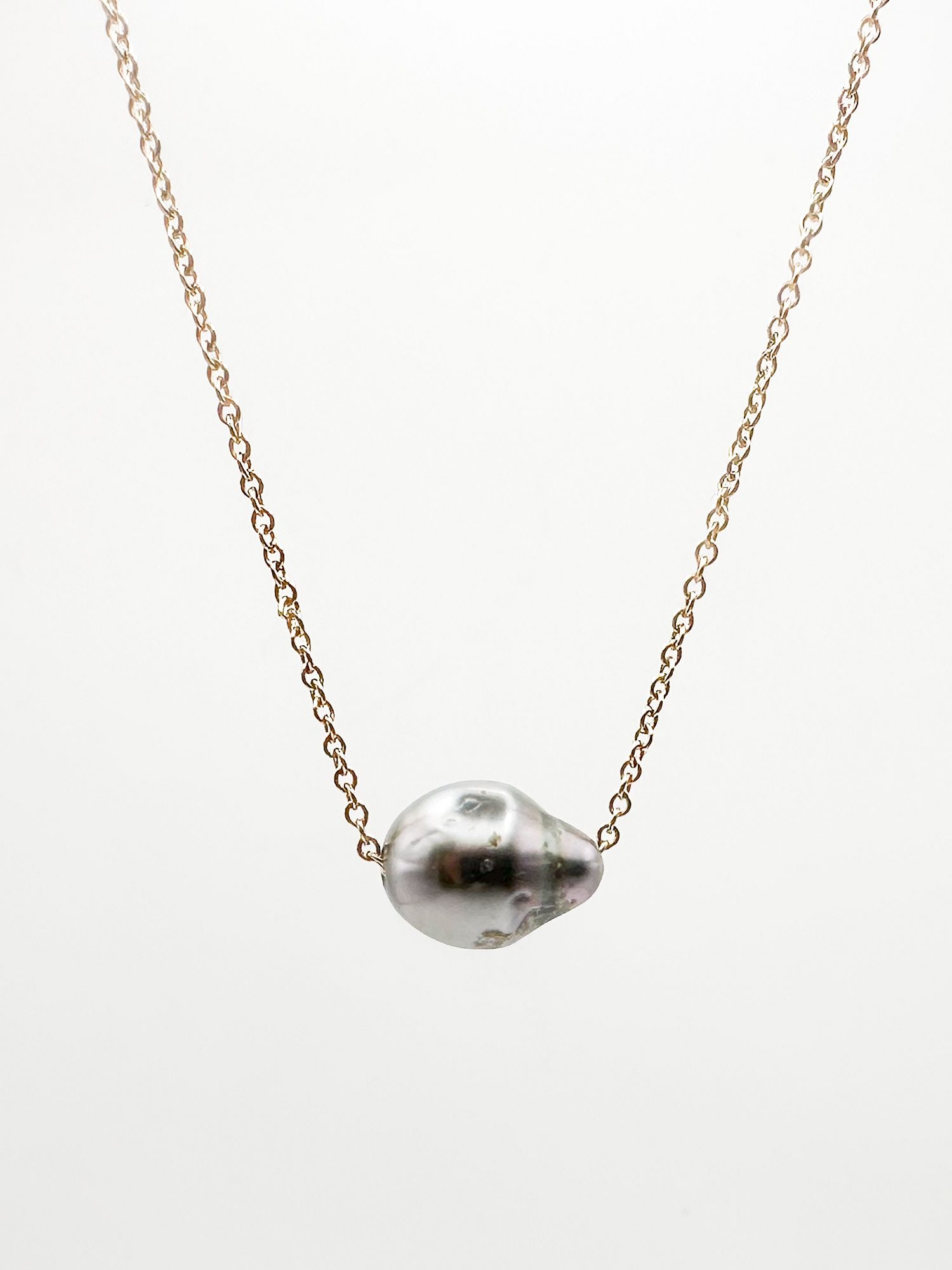 10K Gold Link Chain Necklace with Baroque Pearl Pendant: 10K yellow gold necklace featuring a baroque pearl pendant. The chain is 16 inches long, and the pearl is approximately 3/8 inch wide. Total weight: 1.9 grams. LOCAL PICK UP INFORMATION:Wednesday, Sep