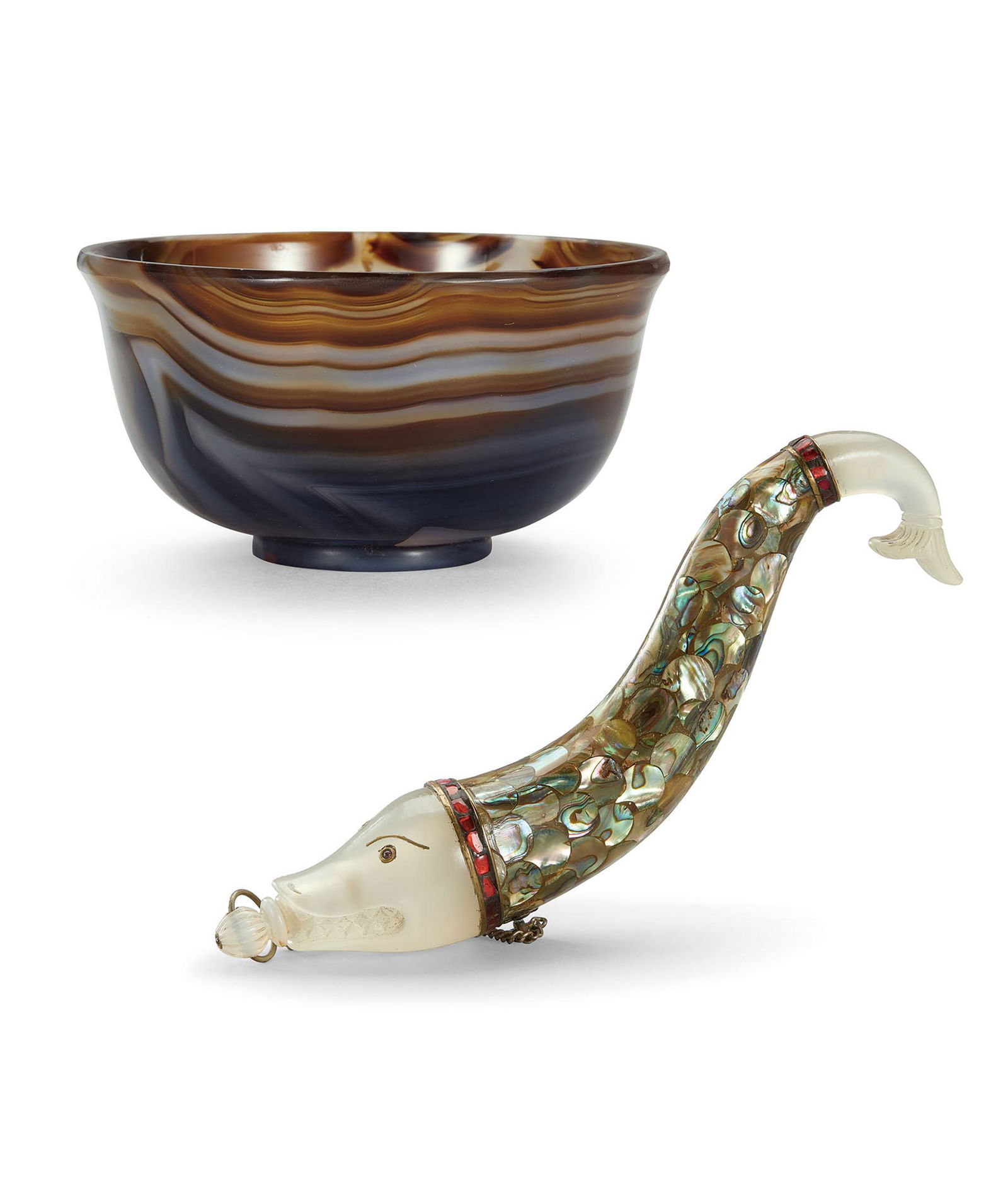 An Agate Bowl and A Motherof-Pearl Inlaid Agate 'Fish-Shaped' Powder Keg, 19c. (1 of 2)