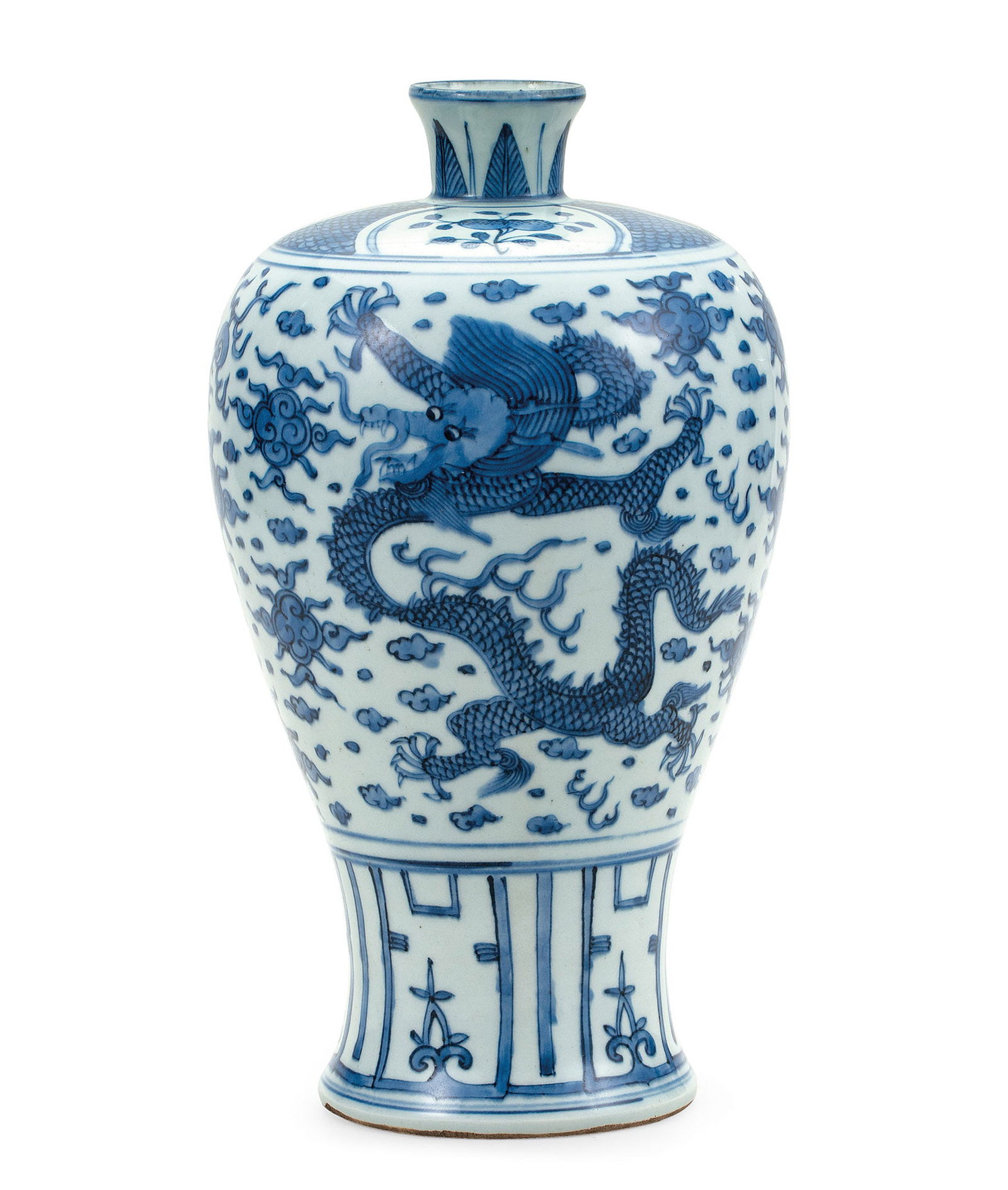 A Blue and White 'Dragon' Meiping, 19c.: 135 十九世紀 青花龍紋梅瓶 H32.5cm 來源：美國重要私人收藏 預估&