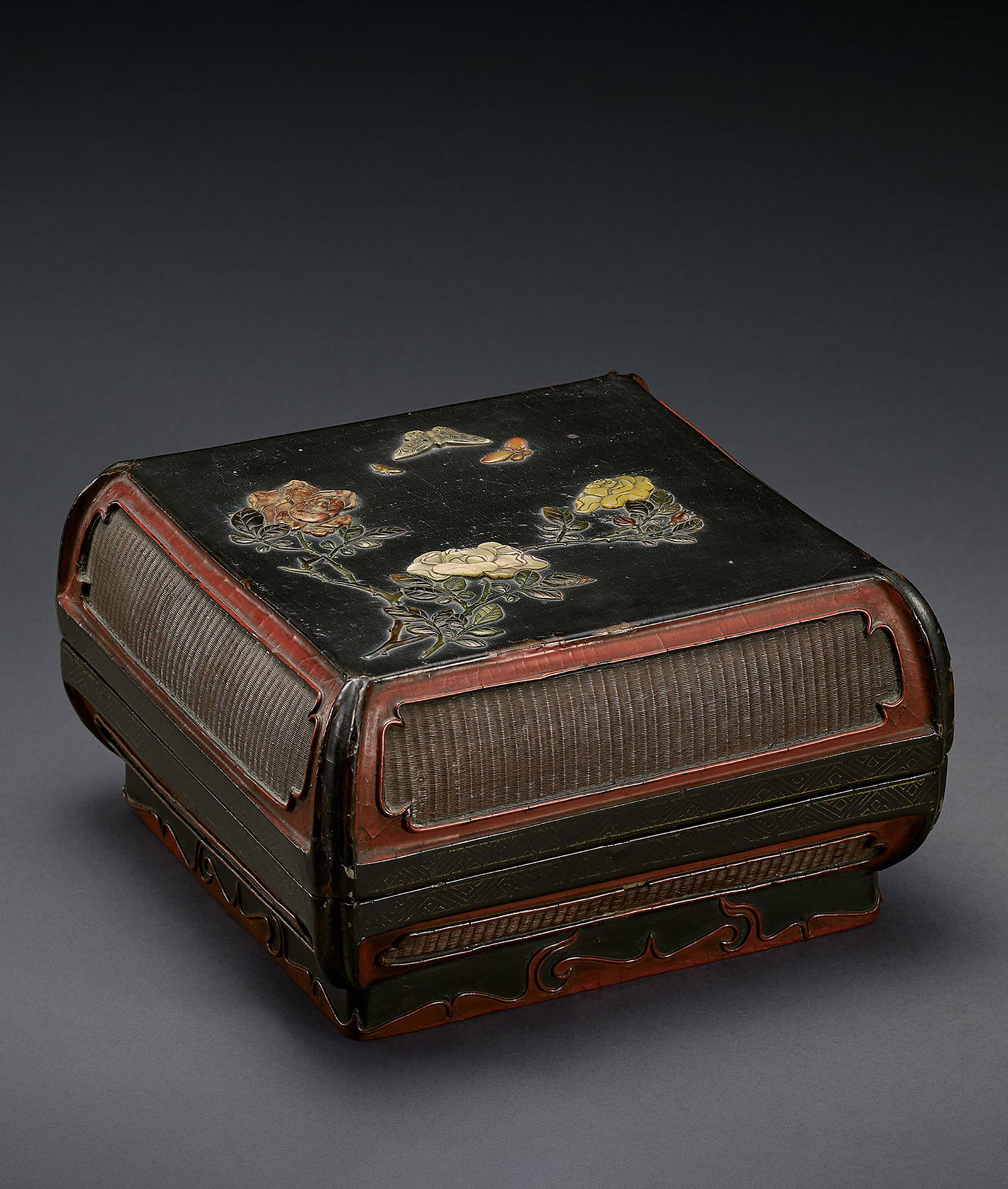 Gem-Inlaid Lacquer 'Flower and Butterfly' Box and Cover, Qing Dyn. (1 of 2)