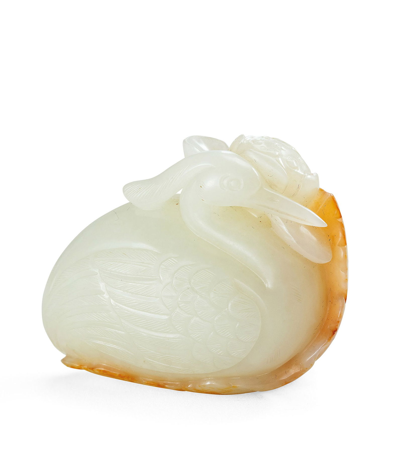 A White and Russet Jade Egret and Lotus Leaf: 180 白玉留皮荷葉鷺鷥 L5.5cm 預估價： TWD 35,000-50,000 RMB 7,800-11,100 A White and Russet Jade Egret and Lotus Leaf L5.5cm Y