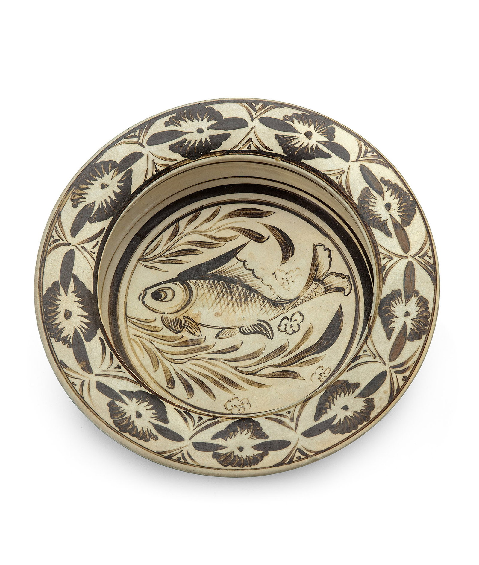 A Large Painted Cizhou 'Fish' Brush Washer: 221 磁州窯白地黑花魚紋洗 D35cm 預估價： TWD 20,000-30,000 RMB 4,400-6,700 A Large Painted Cizhou 'Fish' Brush Washer