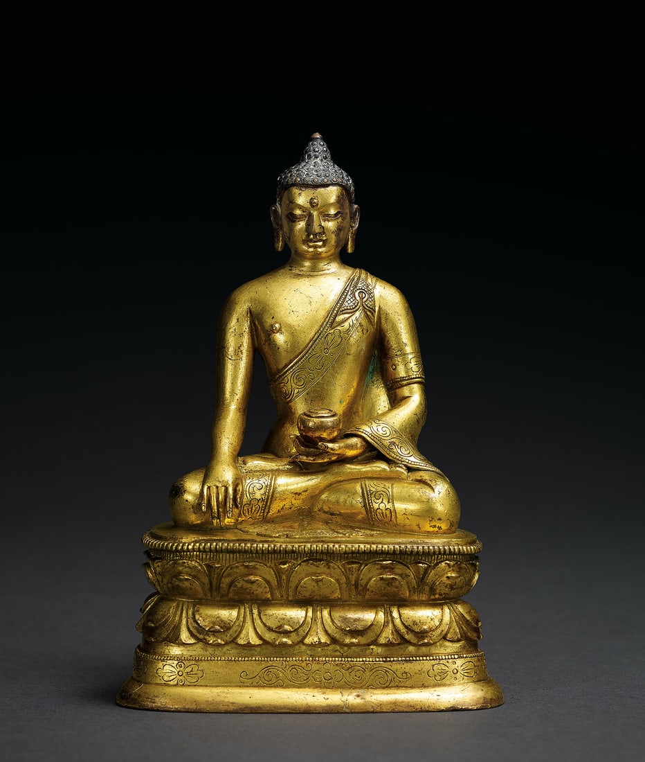 A Gilt-Bronze Figure of Sakyamuni, Qing Dynasty: 252 清 銅鎏金釋迦牟尼佛坐像 H15cm 尊佛銅鑄，通體鎏金，金水