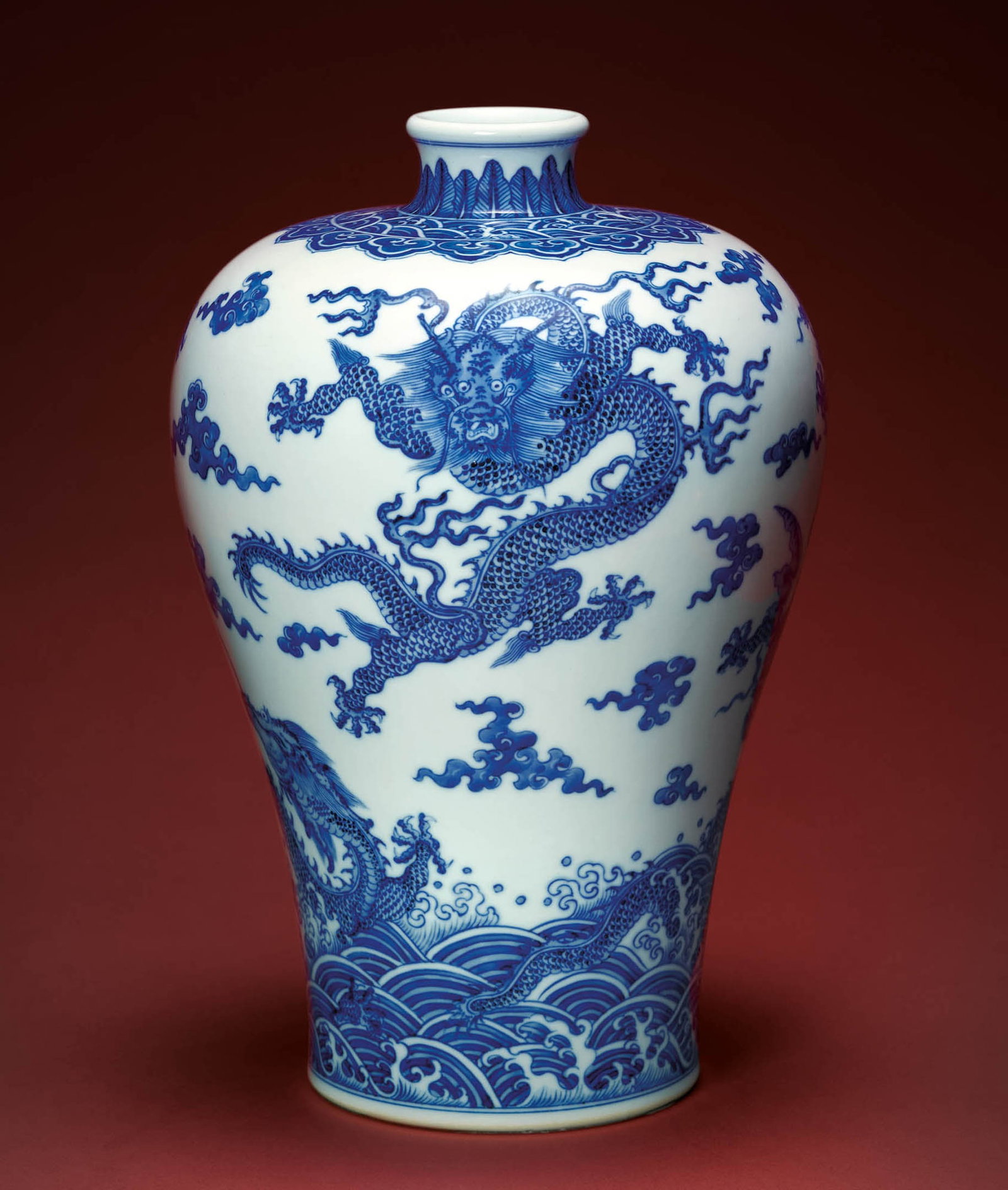 Blue & White 'Dragon' Meiping, Yongzheng M&P: 【本件拍品於圖錄上編號為803】 803 清雍正 青花海水雲龍紋梅