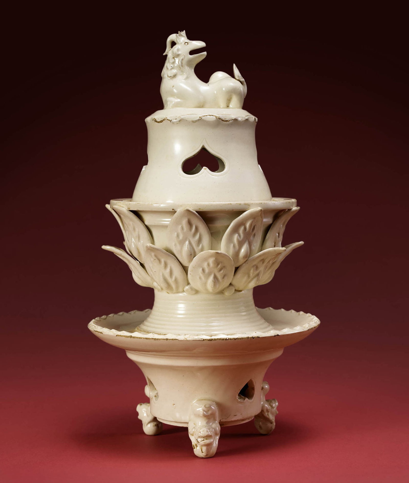 Dingyao 'Mythical Beast' Tripod Censer & Cover, N Song: 【本件拍品於圖錄上編號為805】 805 北宋 定窯狻猊鈕三獸足薰