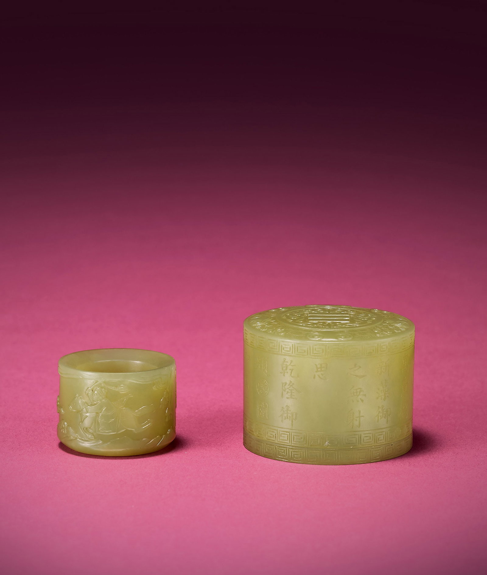 Yellow Jade 'Hunting' Archer's Ring & Box, Qianlong: 205 清乾隆 黃玉御題詩射鹿圖扳指暨御題詩套盒 扳指H2.5cm 盒H3.7cm 