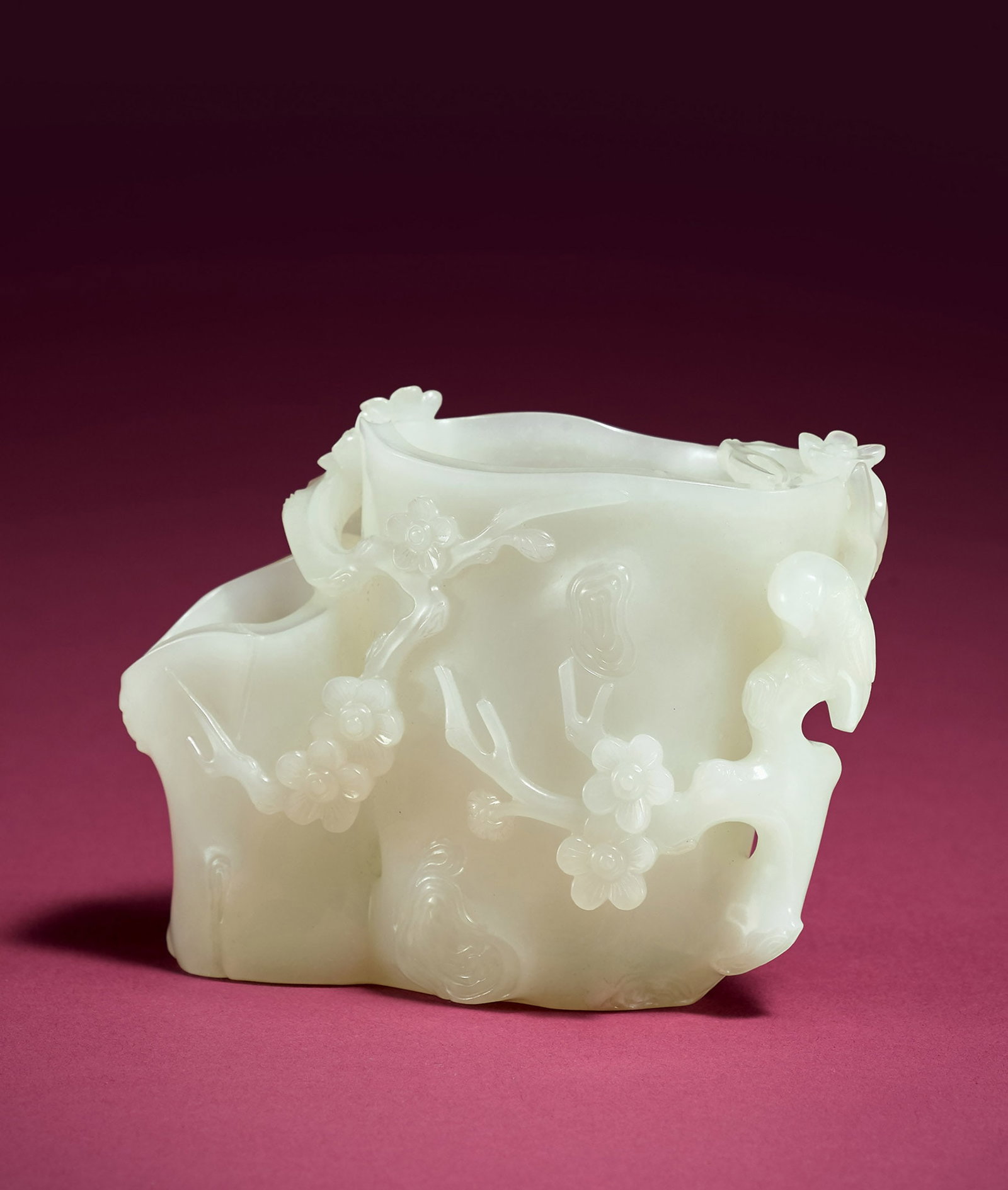 Fine White Jade 'Magpie & Prunus' Vase, Qing Dyn: 207 清 白玉喜上眉梢花插 H8.5cm 白玉質，潔白勻淨，寶光溫潤而