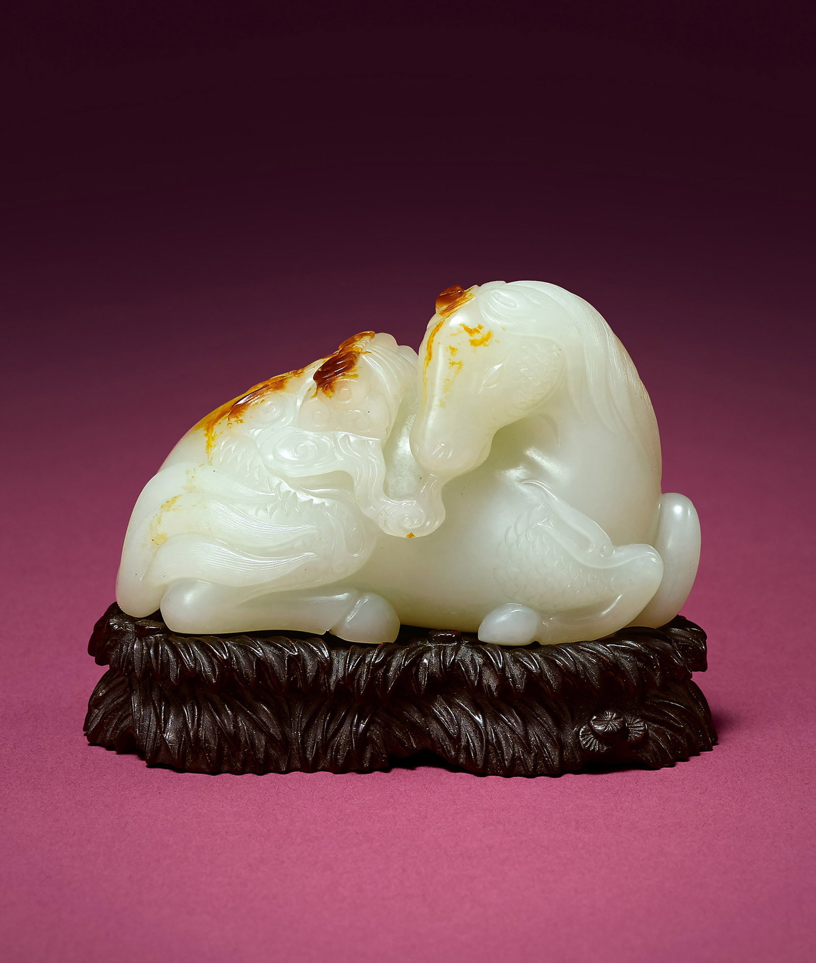 Fine White & Russet Jade Qilin, 18th C: 209 十八世紀 白玉留皮麒麟送書 L9.3cm 白玉質，溫潤細膩，局部