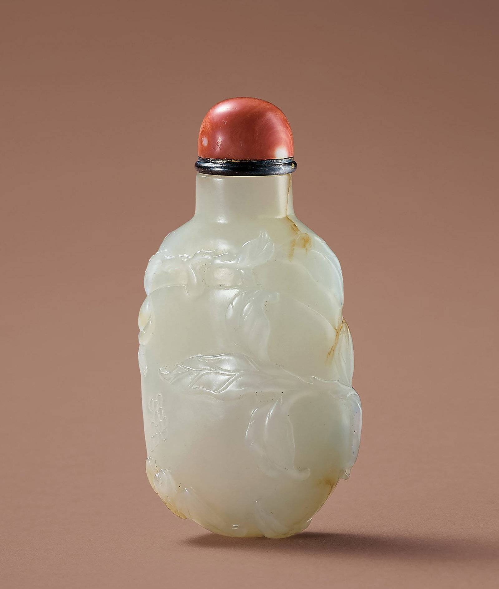 White Jade 'Pomegranates' Snuff Bottle, Qing (1 of 2)