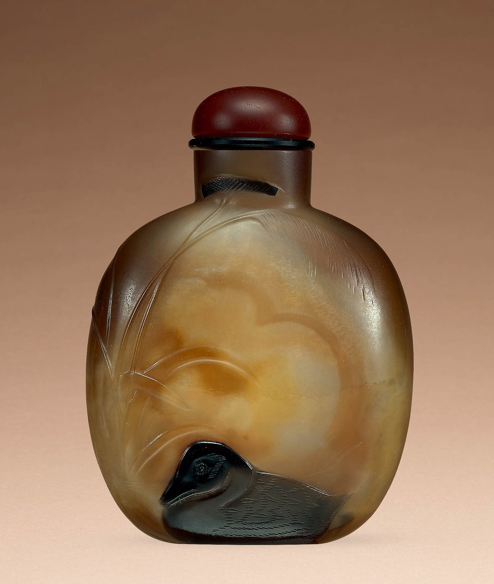 Agate 'Goose and Reeds' Snuff Bottle, Qing: 309 清 瑪瑙巧色蘆雁圖鼻煙壺 H6.2cm 來源：Gary Kuo 收藏 瑪瑙質，半透&