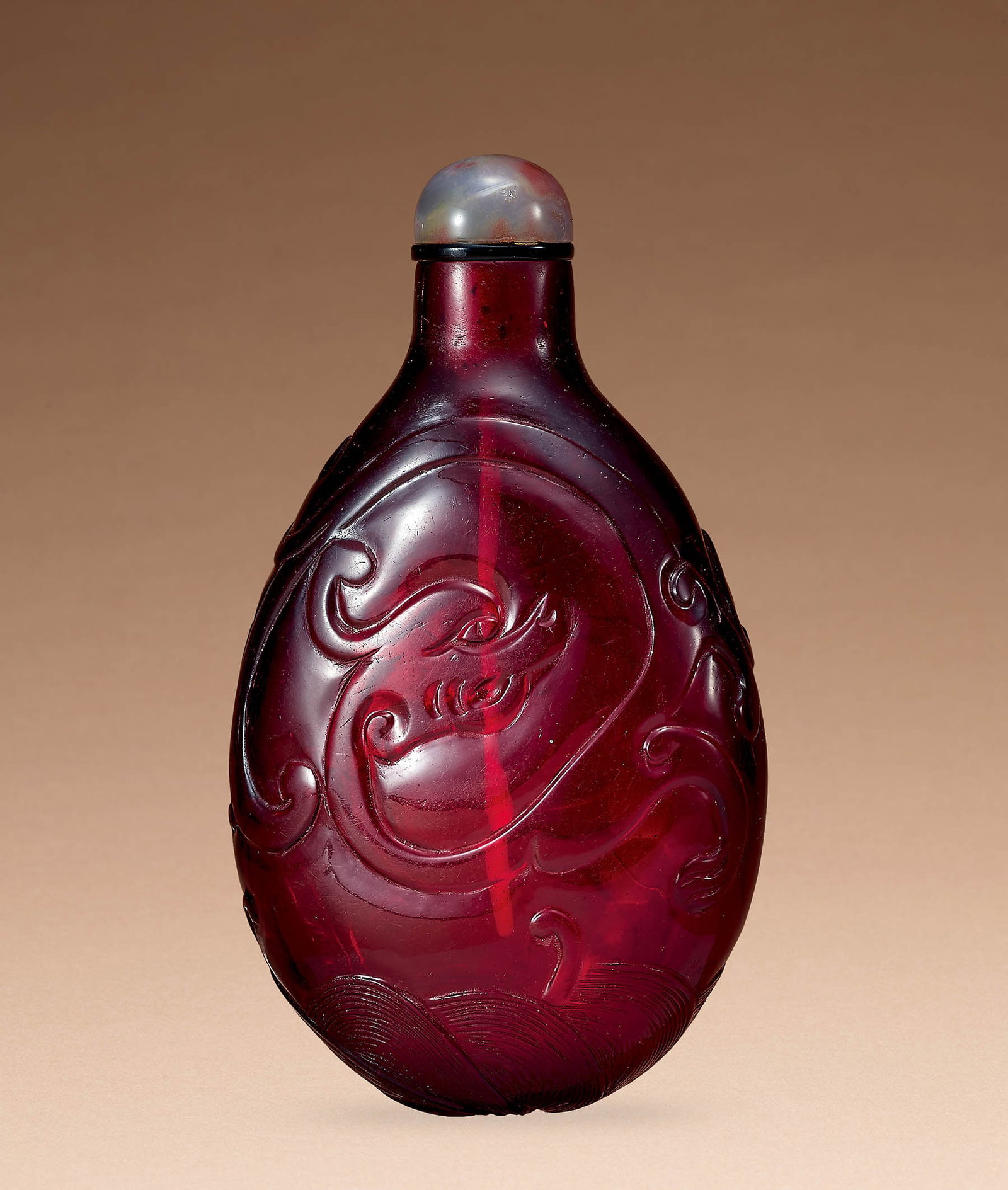 Ruby-Red Glass 'Dragon' Snuff Bottle, Qing: 321 清 寶石紅玻璃螭龍紋鼻煙壺 H7.6cm 來源：Gary Kuo 收藏 壺取紅玻璃&