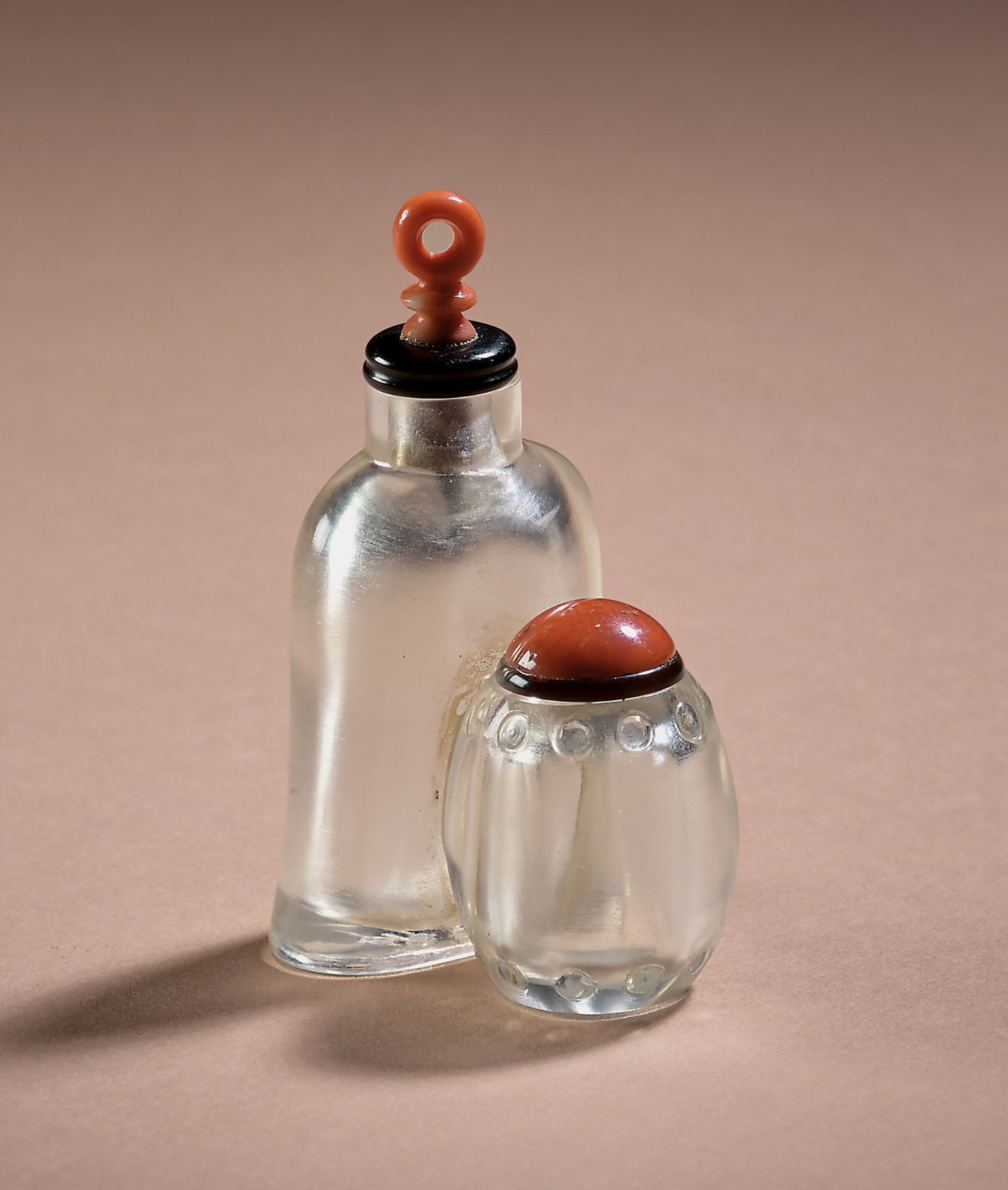 Rare Rock Crystal Double Snuff Bottle, Qing: 325 清 水晶雙聯鼻煙壺 「有益齋」款 H4.8cm 來源：Gary Kuo 收藏 水晶質
