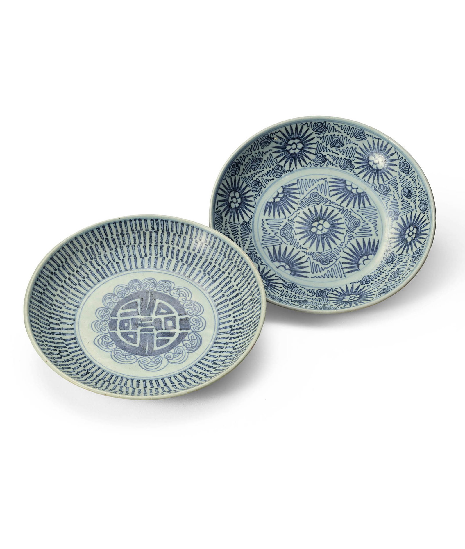 Two Blue & White 'Shou' & 'Floral' Dishes, Qing c.1816: 505 清嘉慶（約1816年製） 青花壽字紋盤、青花花卉紋盤 二件ߌ