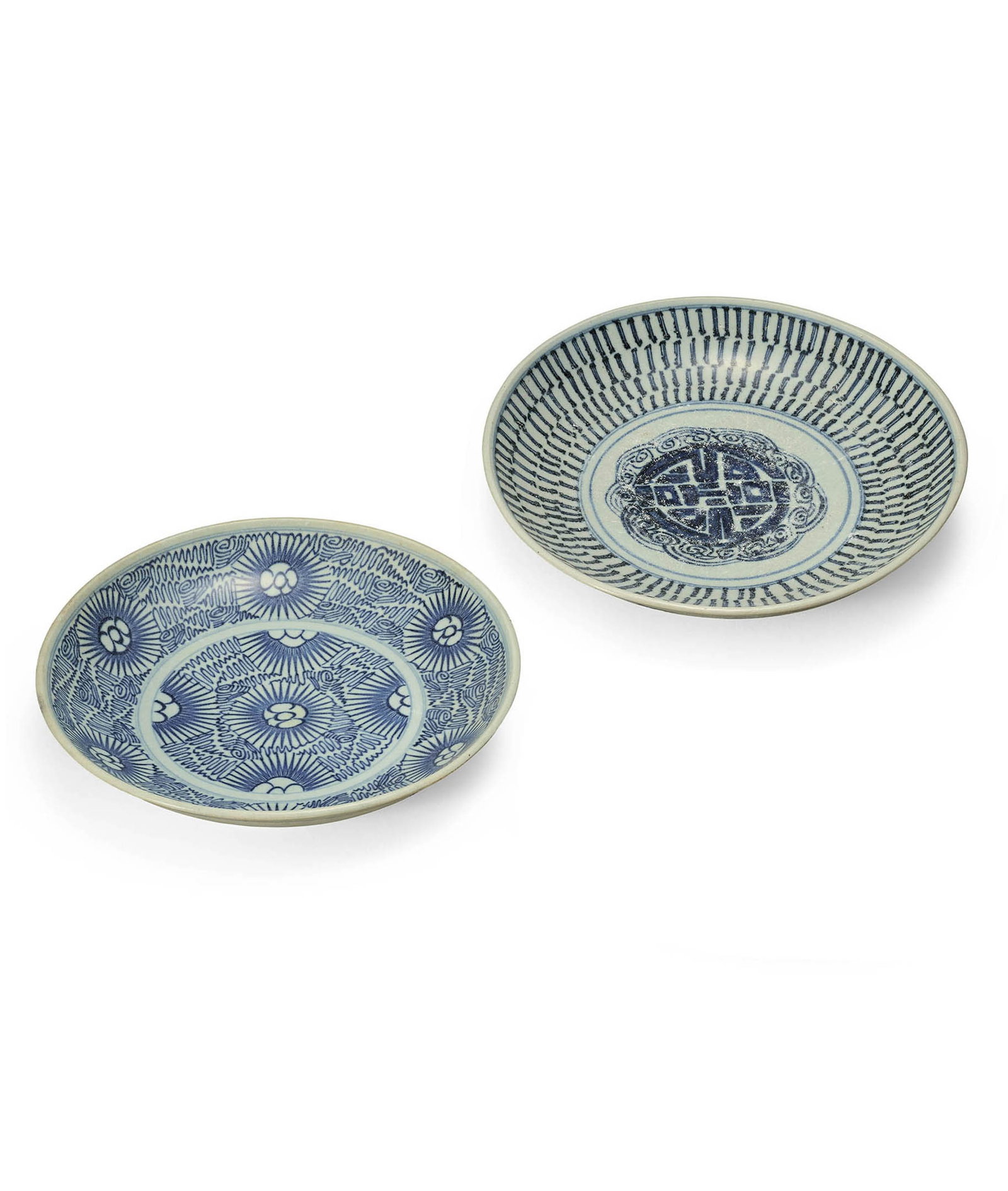Two B&W 'Shou' & 'Floral' Dishes, Jiaqing, c. 1816: 507 清嘉慶（約1816年製） 青花壽字紋盤、青花花卉紋盤 二件ߌ