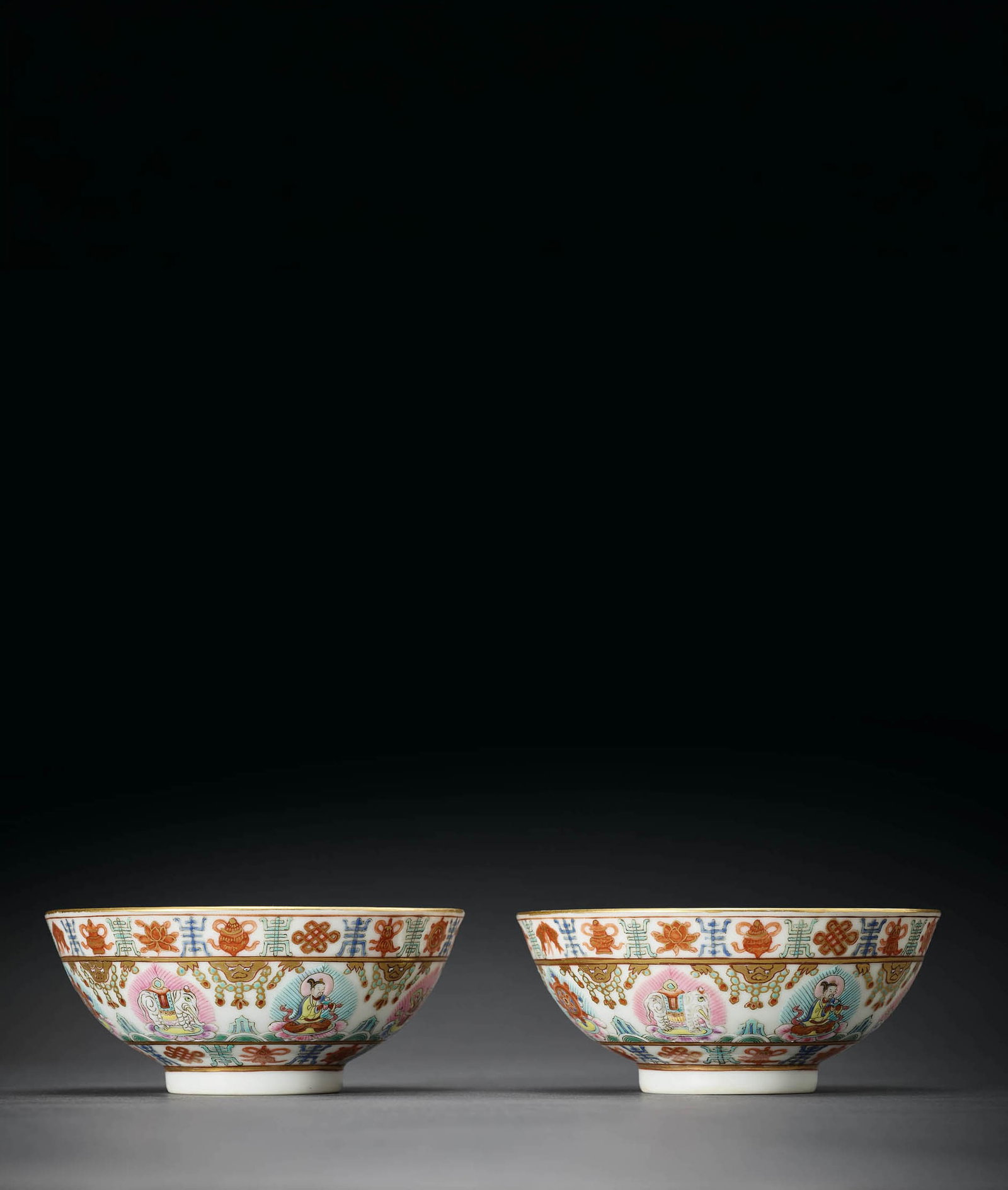 Pair Famille-Rose 'Baragon Tumed' Bowls, Daoguang: 539 清道光 粉彩描金七政八寶紋碗一對 「土木特旗右旗」蒙&#