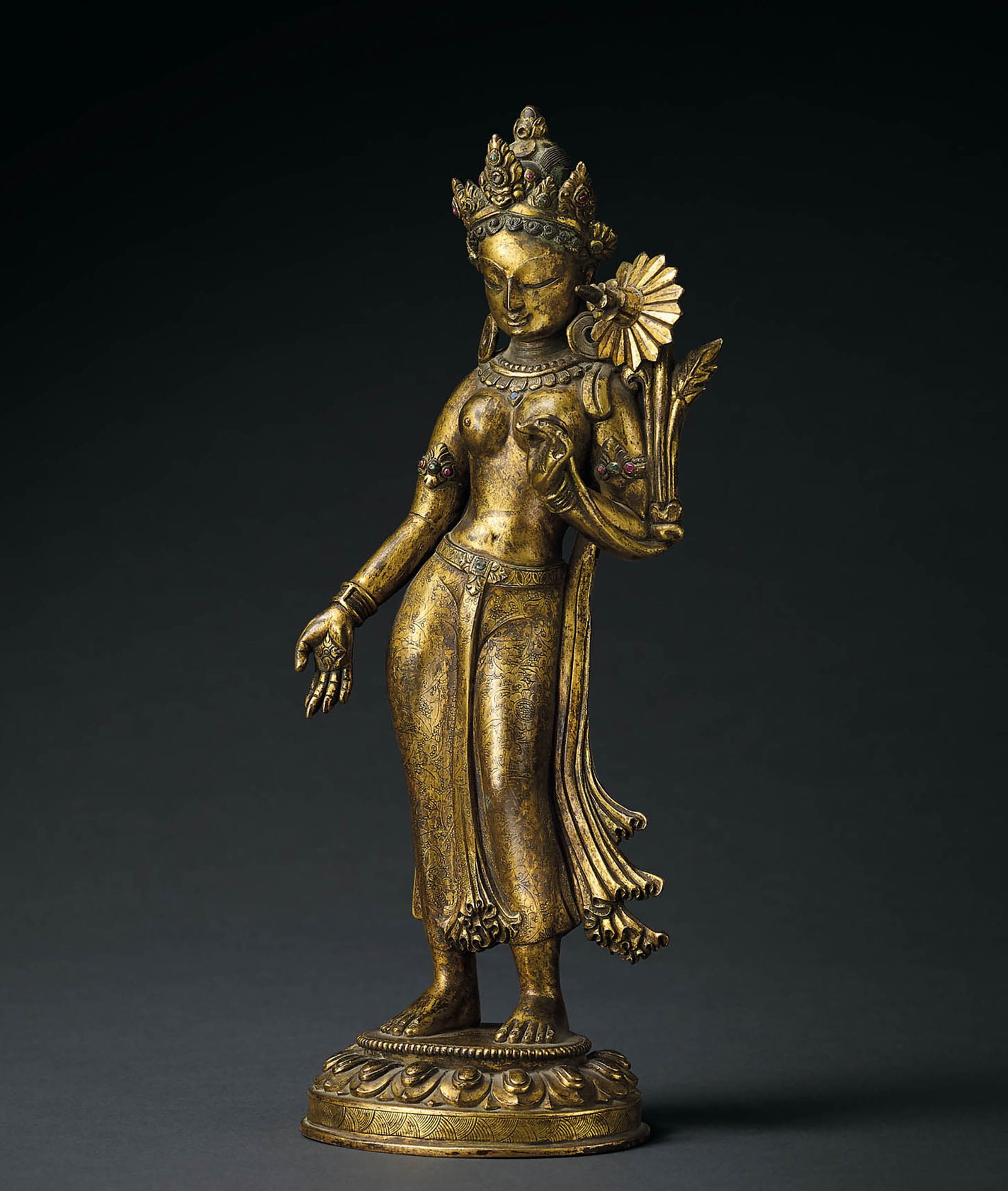 Gilt-Bronze Figure of Guanyin, Qing: 552 清 銅鎏金觀音立像 H16.5cm 預估價： TWD 80,000-120,000 RMB 17,400-26,100 Yu Jen Taipei 台北宇珍ৡ