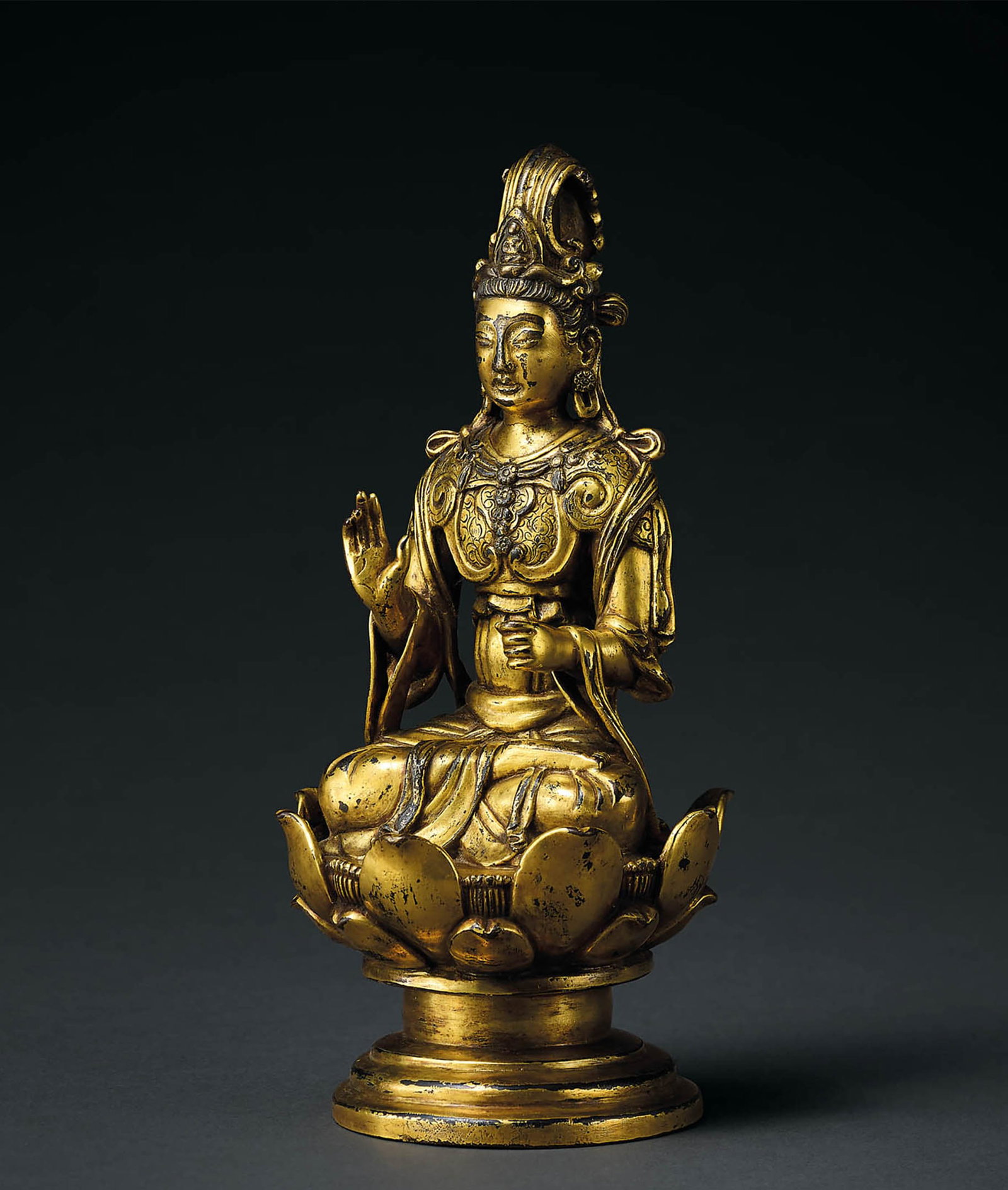 Gilt-Bronze Guanyin Figure, 17th/18th C.: 558 十七/十八世紀 銅鎏金觀音坐像 H21cm 來源：英國Lyon & Turnbull 2016年11月8