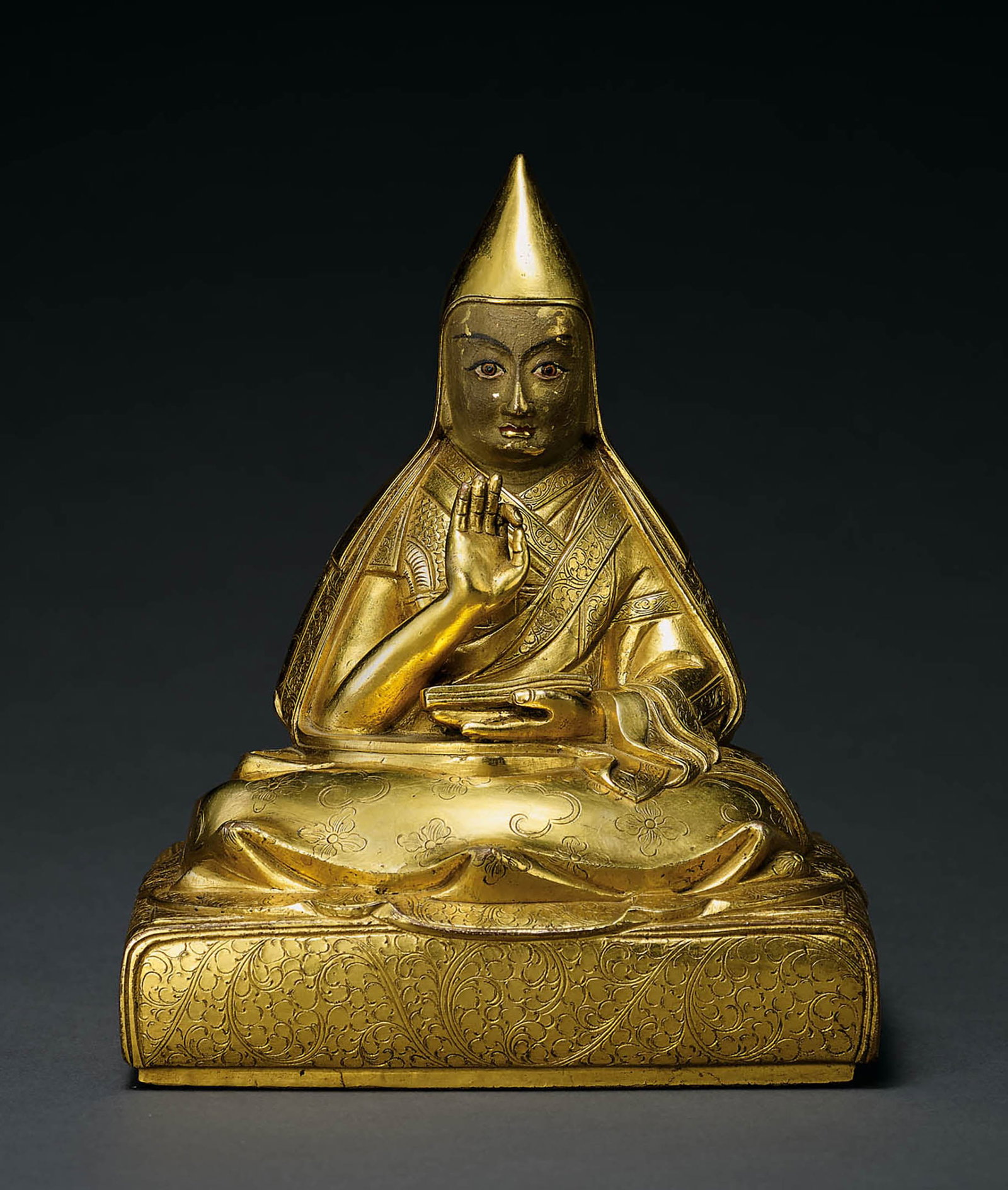 Gilt-Bronze Figure of a Guru, Qing Dynasty: 560 清 銅鎏金上師坐像 H17cm 上師銅鑄鎏金，金光燦然。頭戴通