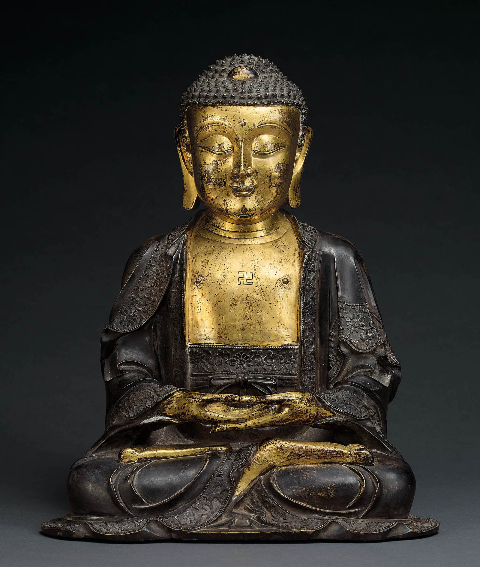 Large Parcel-Gilt Bronze Amitabha Buddha, Qing: 566 清 銅局部鎏金阿彌陀佛坐像 H37cm 預估價： TWD 100,000-120,000 RMB 21,700-26,100 Yu Jen Taipei 台