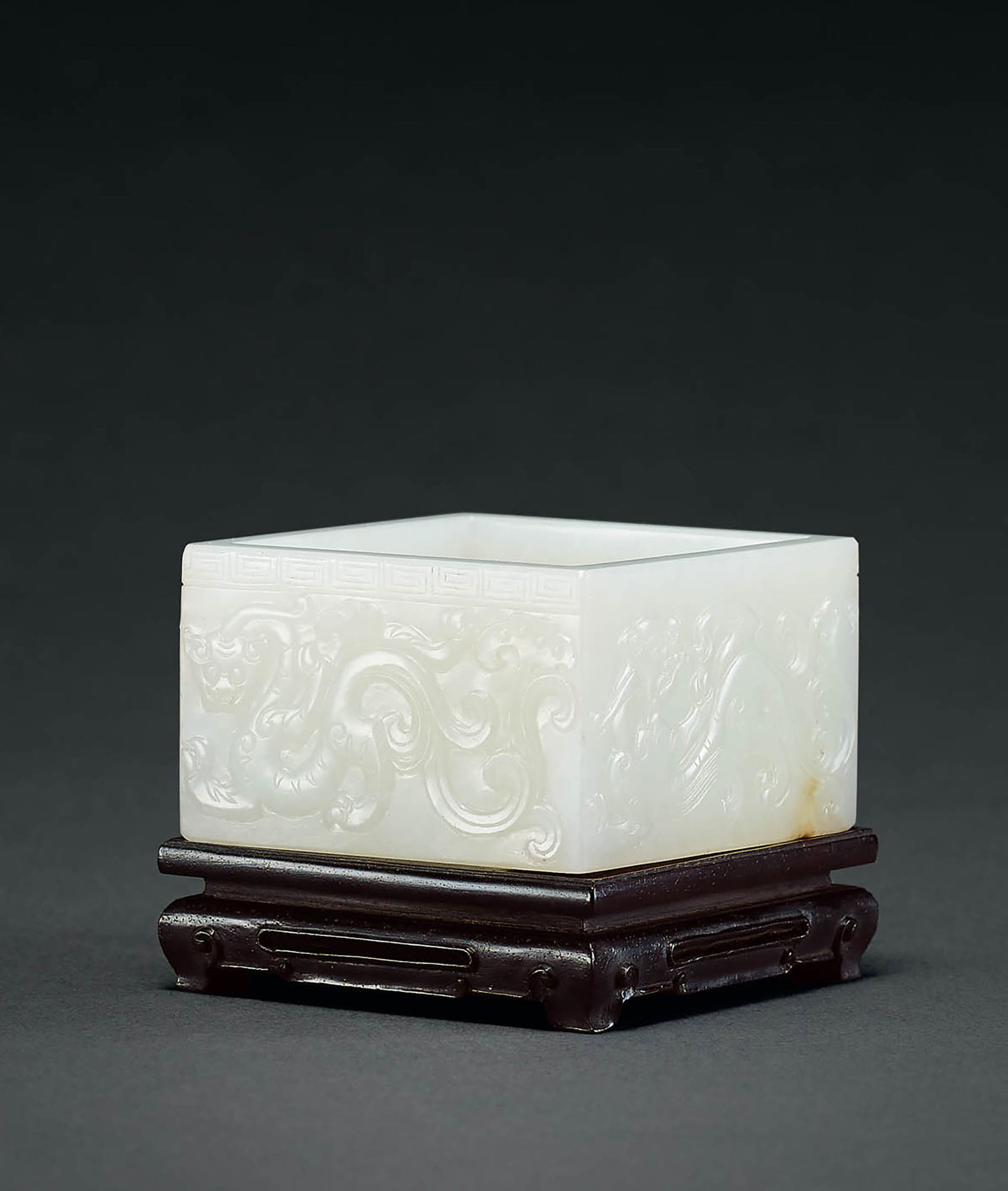 White Jade 'Dragon' Brush Washer, Qing Dynasty: 577 清 白玉螭龍紋四方洗 「乾隆年製」款 H3.5cm W6cm 預估價： TWD 120,000-150,000 