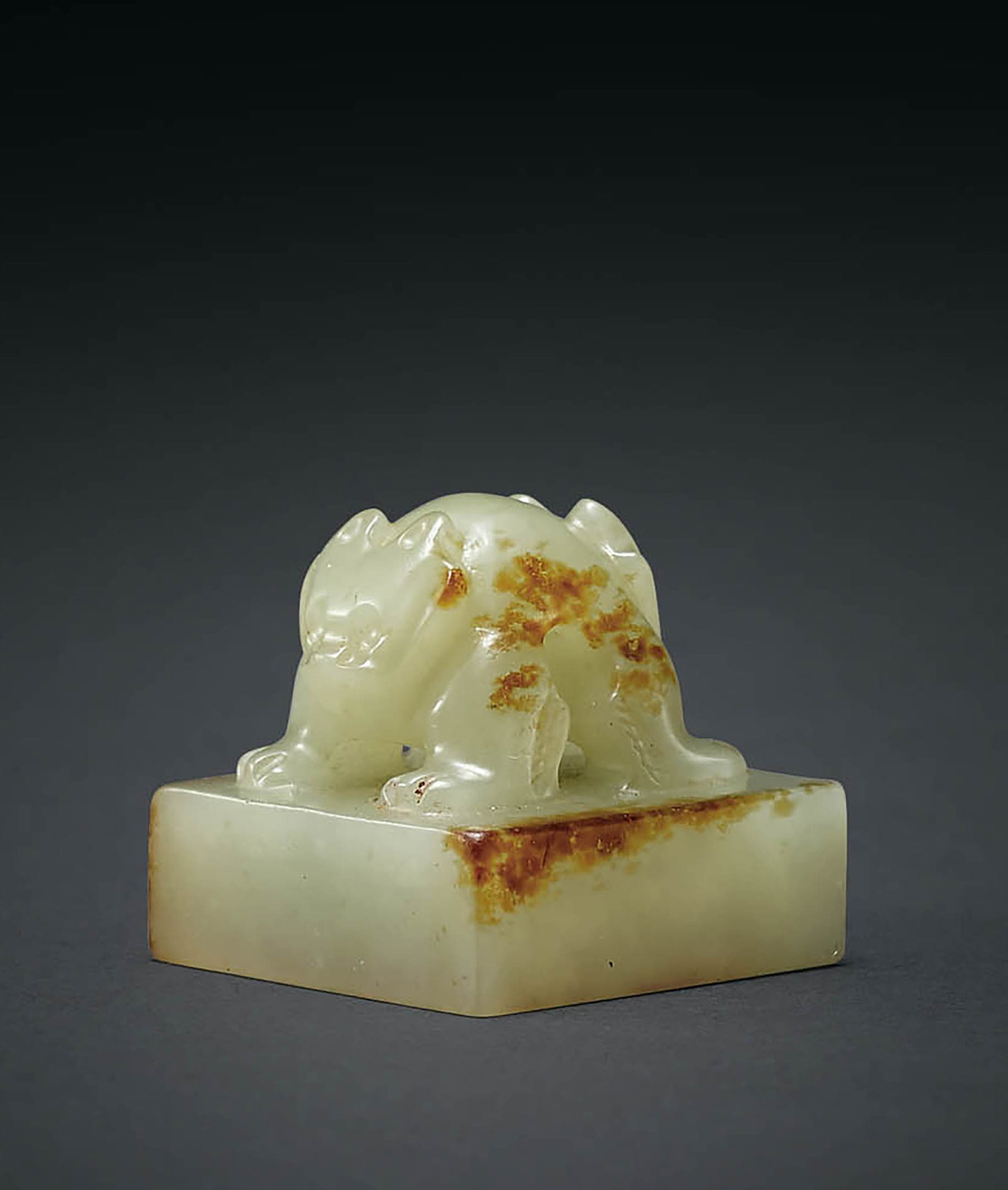 White Jade 'Tiger' Seal, Qing Dynasty: 581 清 白玉雙虎鈕方印 H2.5cm 印面2.6x2.6cm 印文：劉之? 預估價： TWD 100,000-120,000 RM